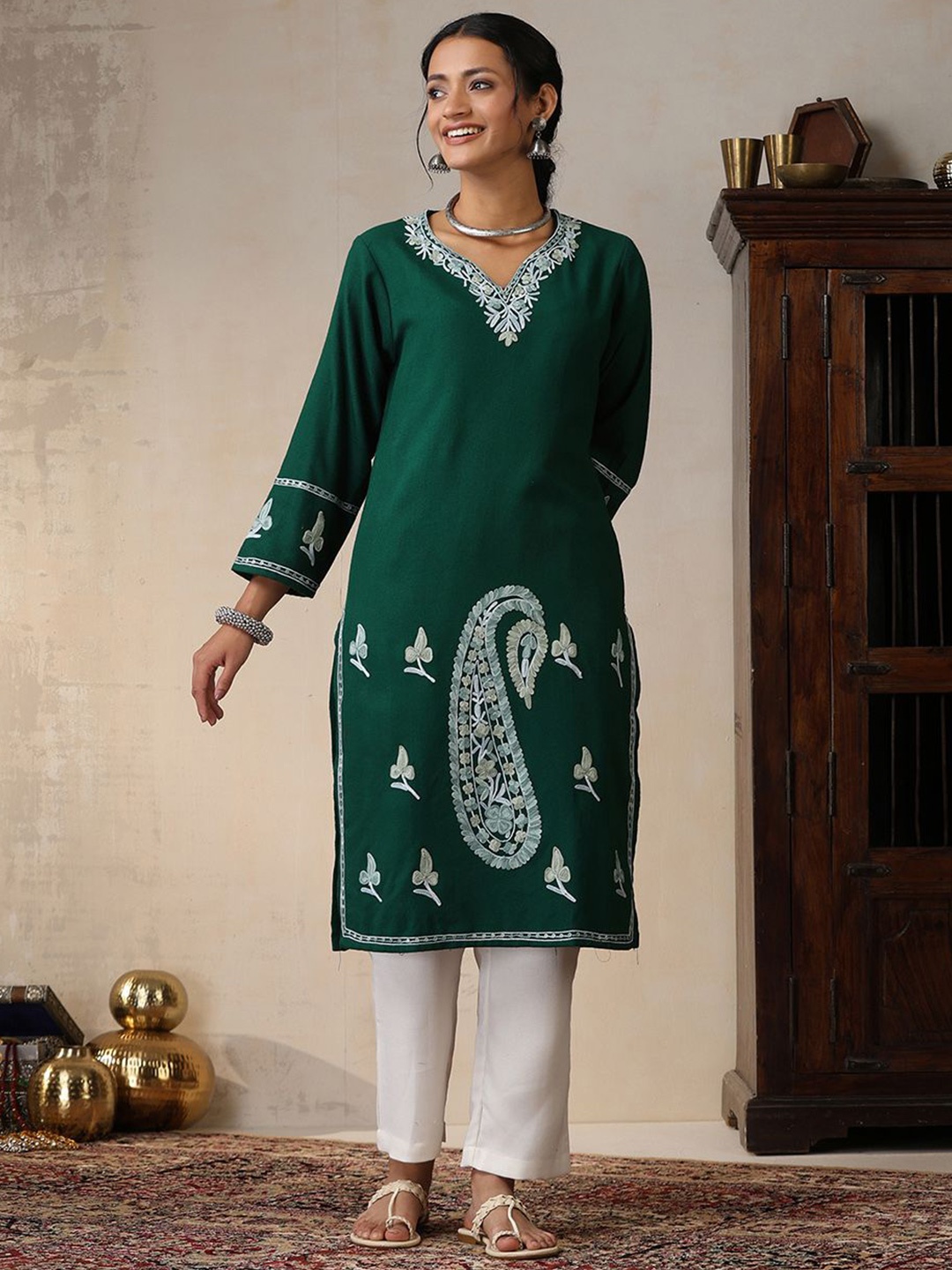 

House of Chikankari HOC Crafts Aari Woollen Straight Kurta, Green