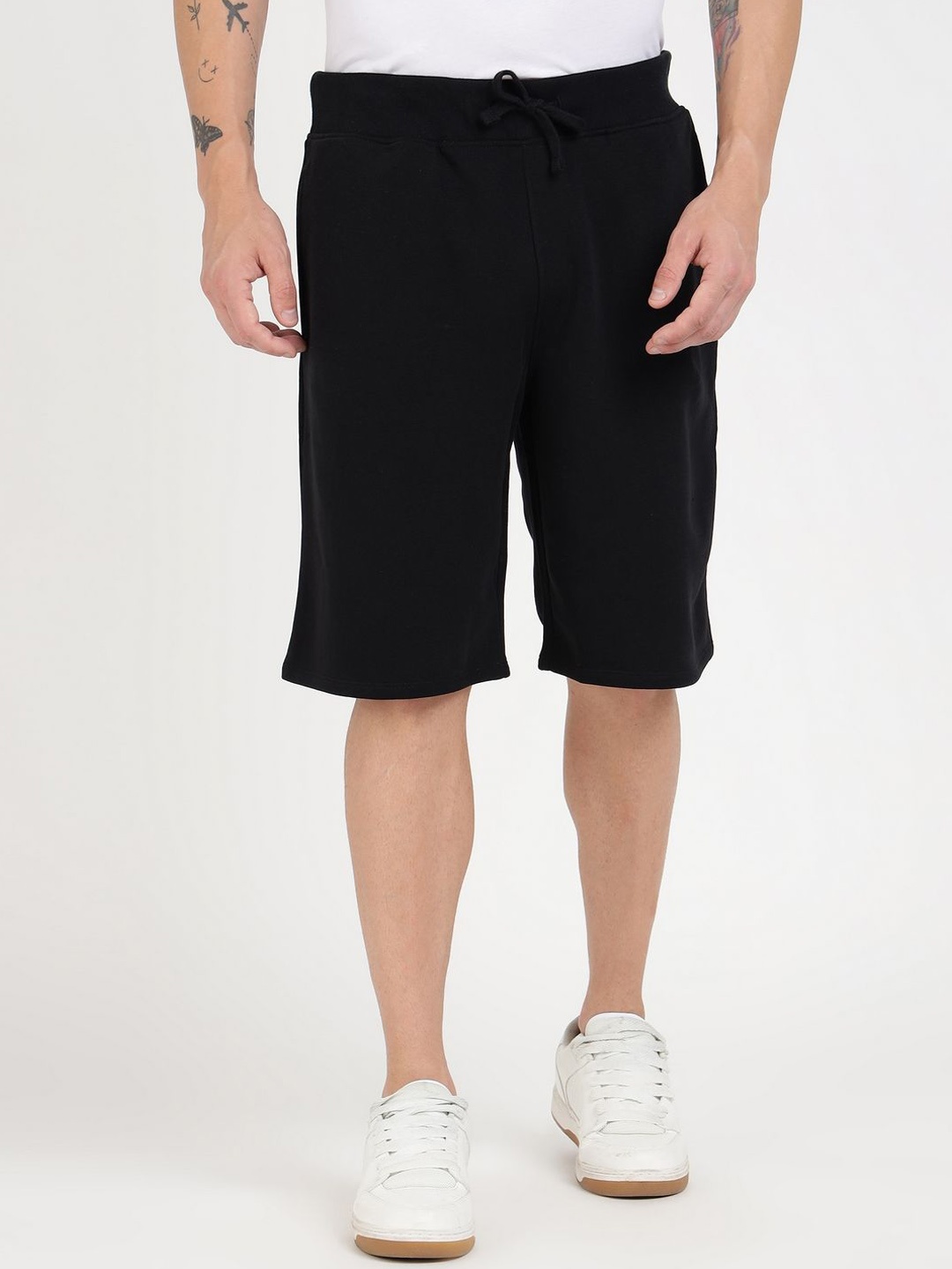 

GUESS Men Mid-Rise Loose Fit Shorts, Black