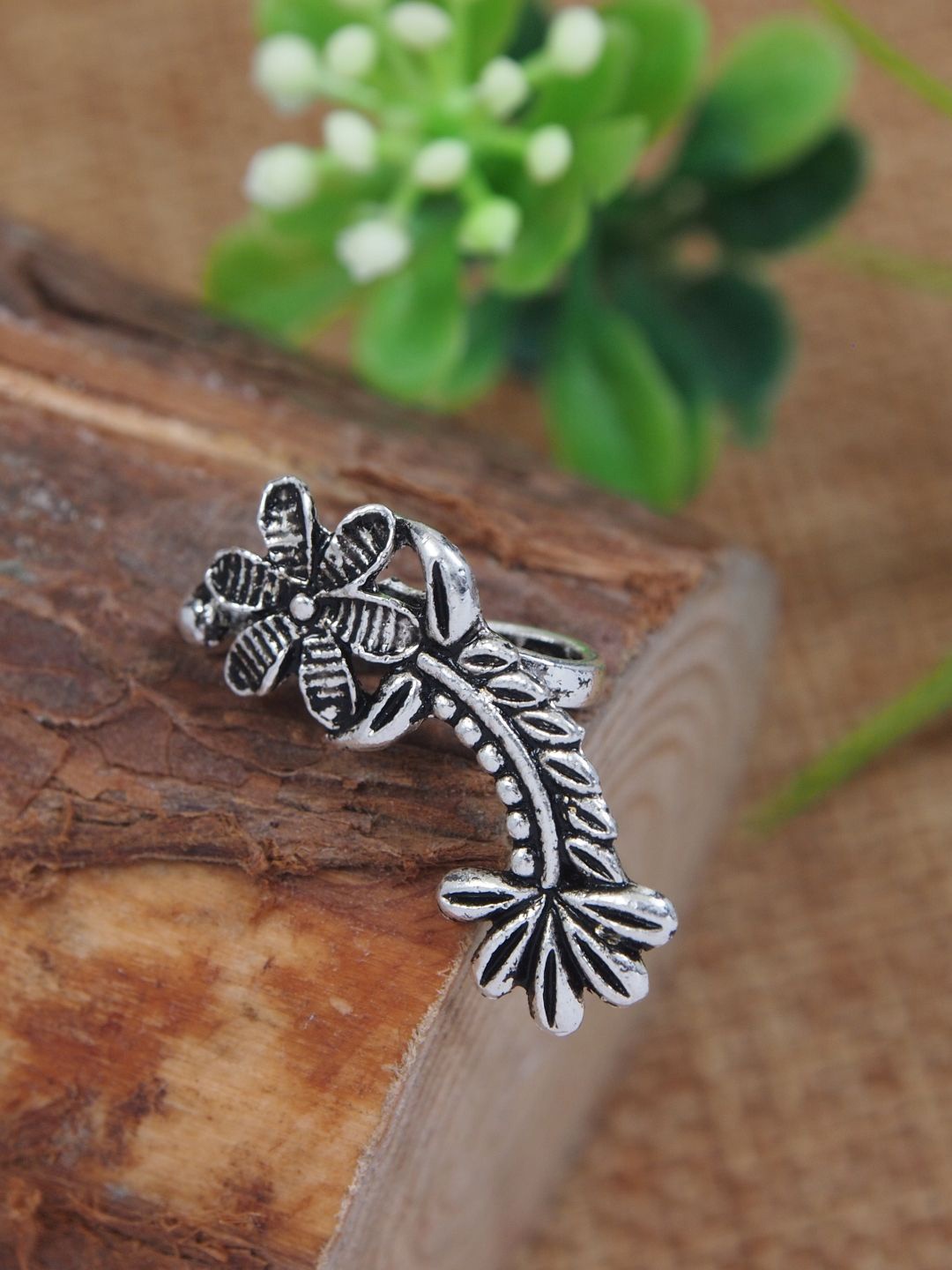 

I Jewels Silver-Plated Oxidised Stud Nosepin