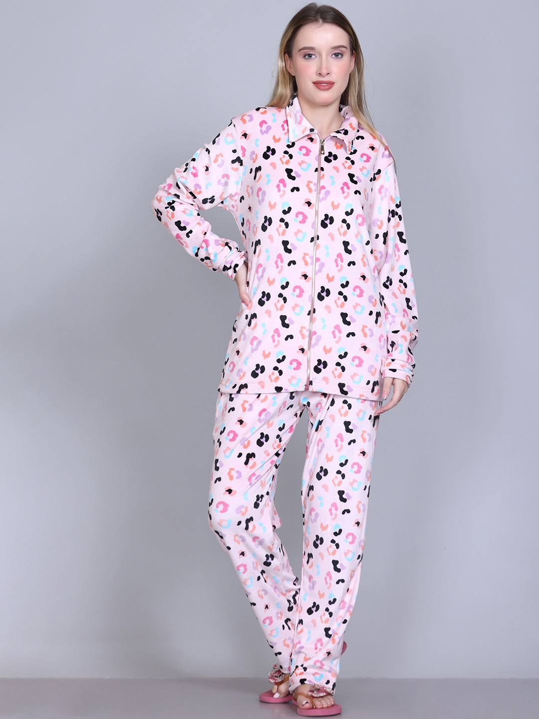 

CUSHYBEE Women Floral Printed Night suit, Pink