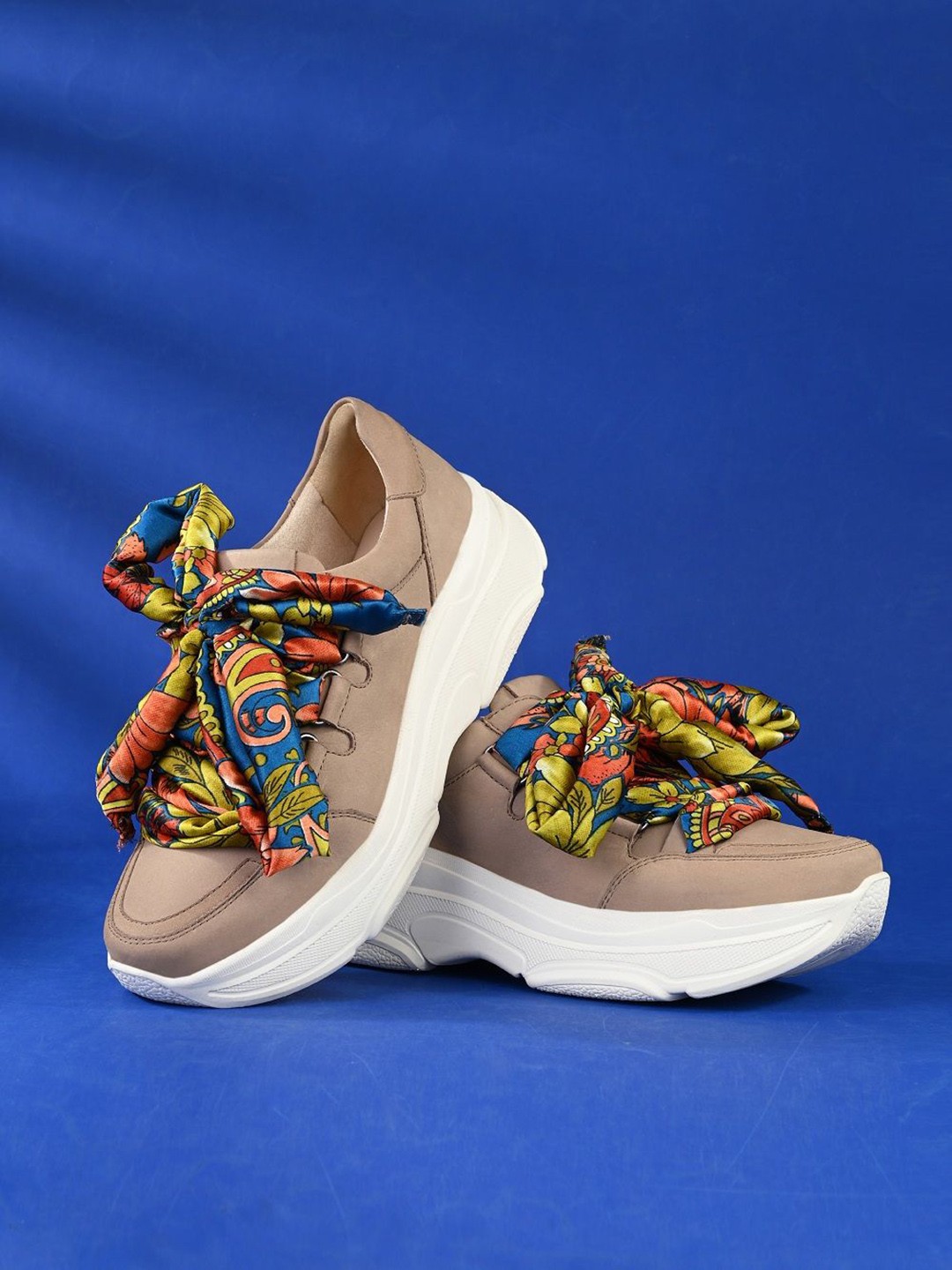 

Overdrive Women Lightweight Leather Sneakers, Khaki