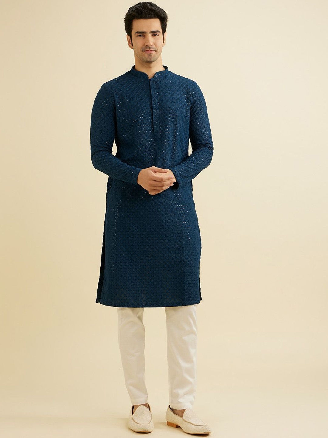 

Manyavar Floral Embroidered Chikankari Mandarin Collar Straight Kurta With Trousers, Blue
