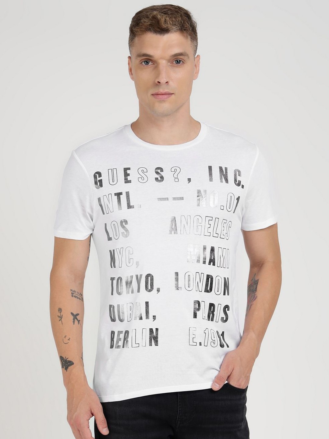 

GUESS Men Typography Printed Round Neck Pure Cotton T-shirt, White