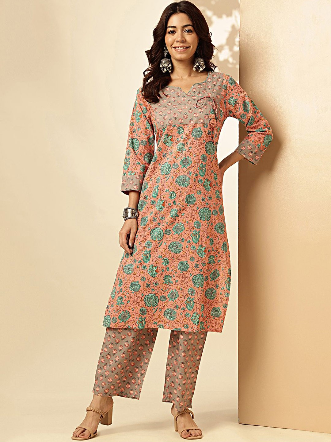 Vbuyz Peach Floral Printed Three-Quarter Sleeves Cotton Silk Kurta With Palazzo