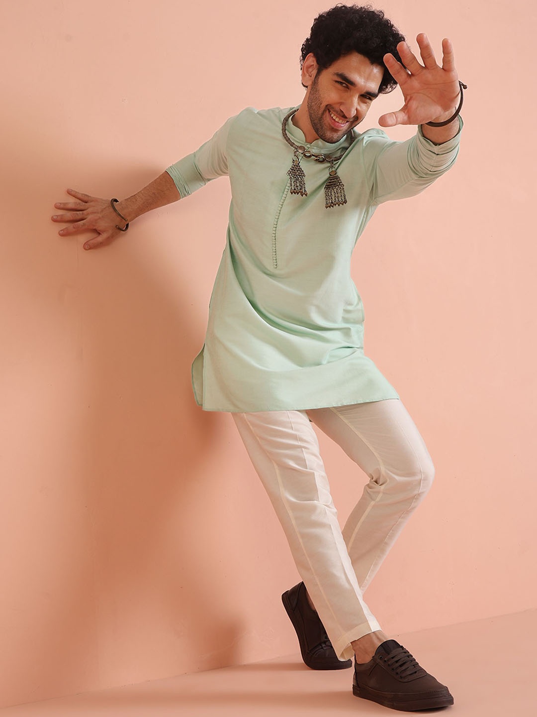 

KISAH Mandarin Collar Straight Kurta With Trousers, Green