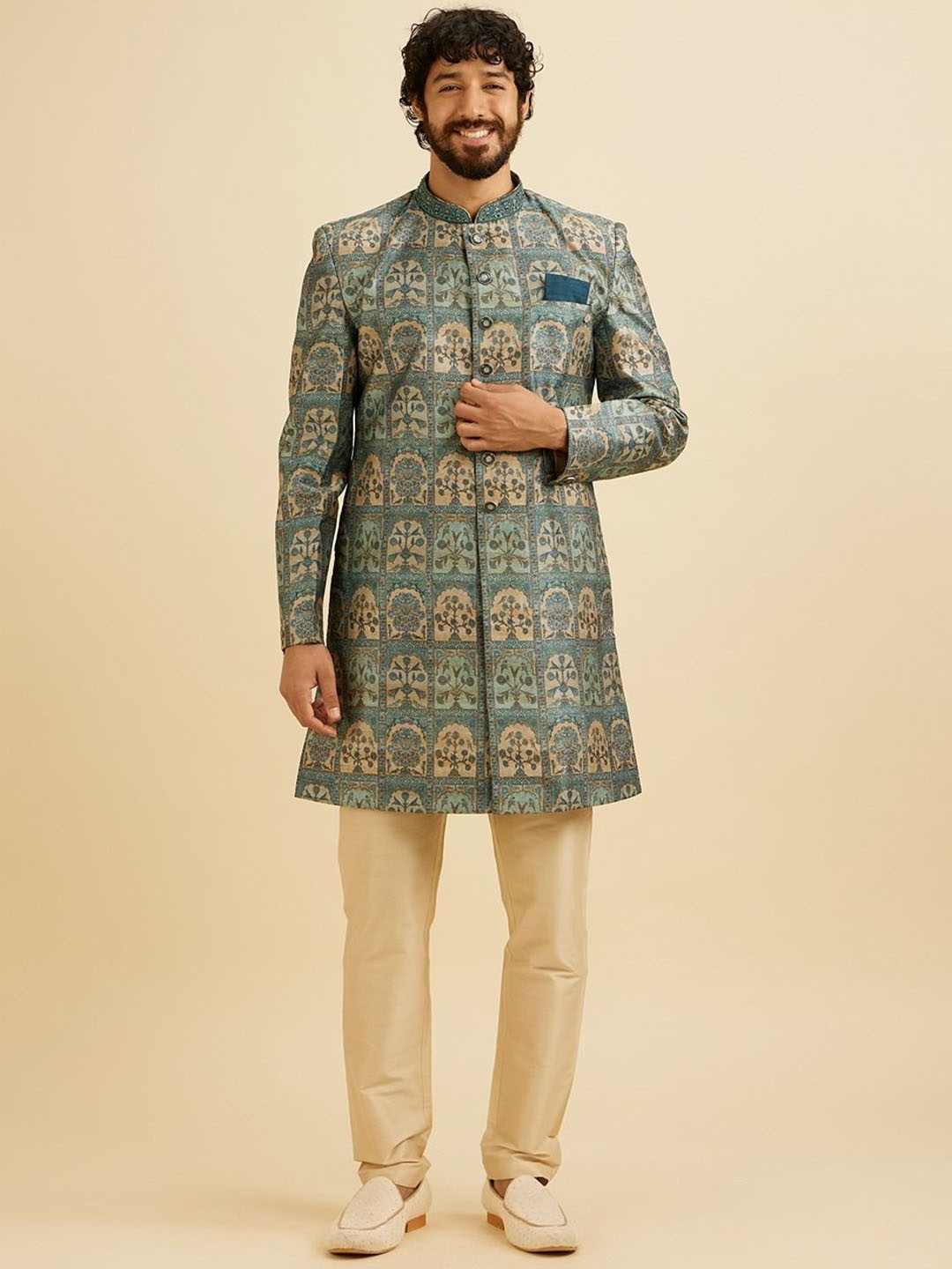 

Manyavar Ethnic Motifs Printed Mandarin Collar Sequined Straight Kurta With Trousers, Green