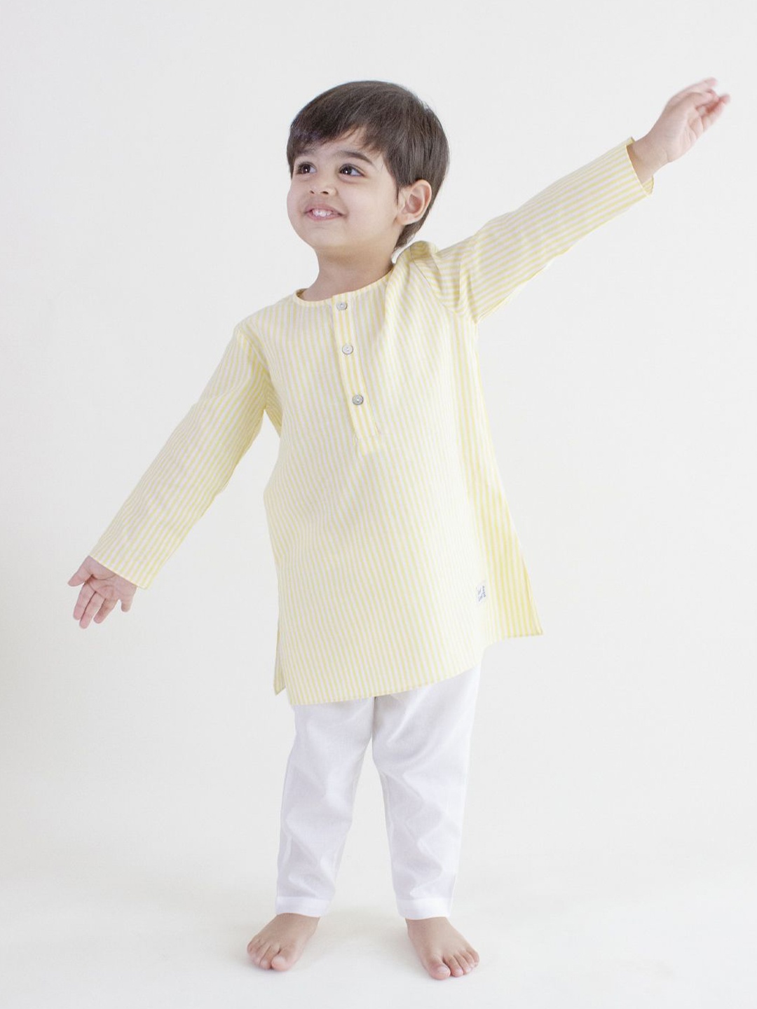 

Tiber Taber Boys Striped Pure Cotton Straight Kurta with Pyjamas, Yellow