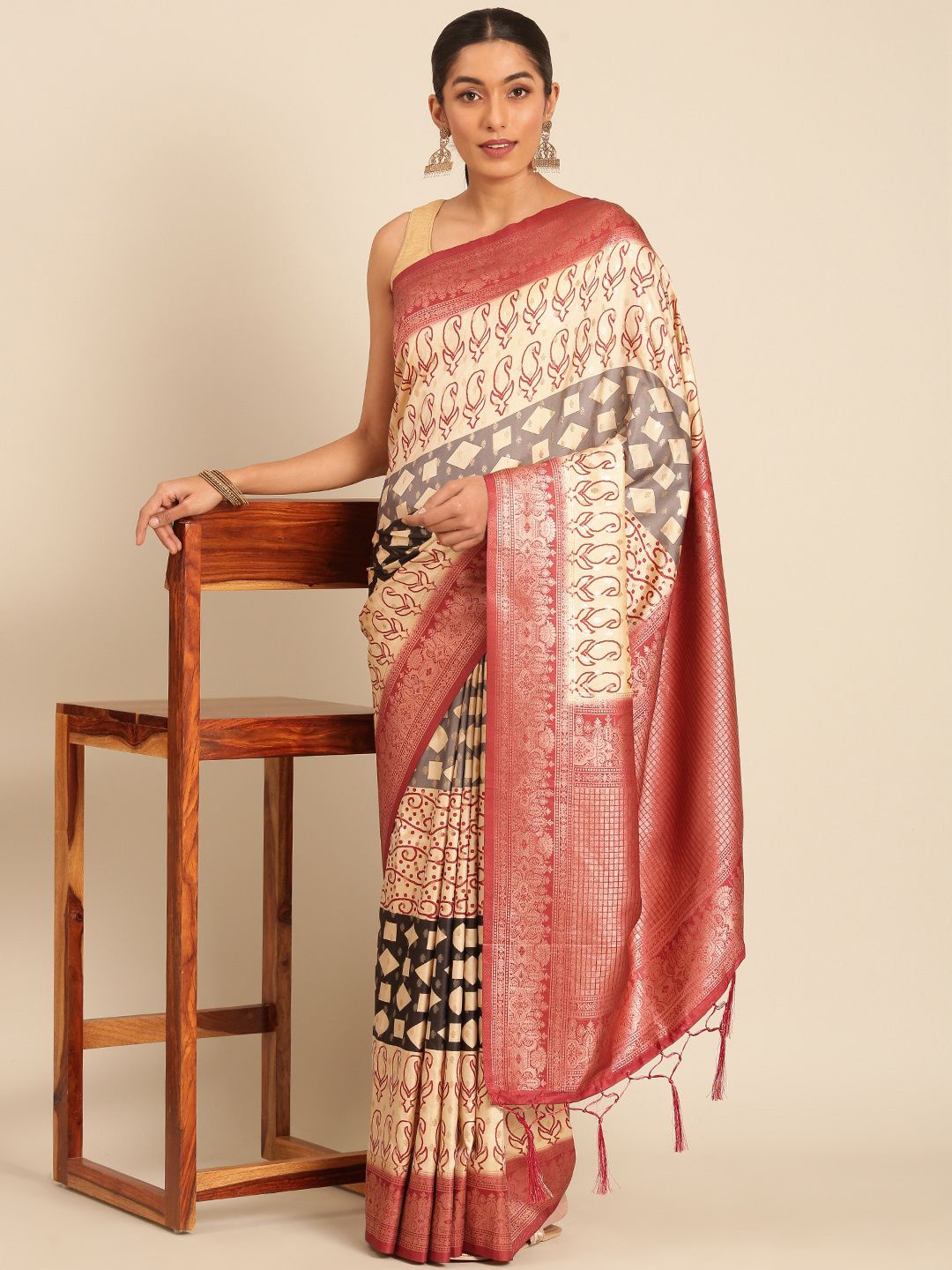 

Mitera Ethnic Motifs Printed Saree with Blouse Piece, Cream