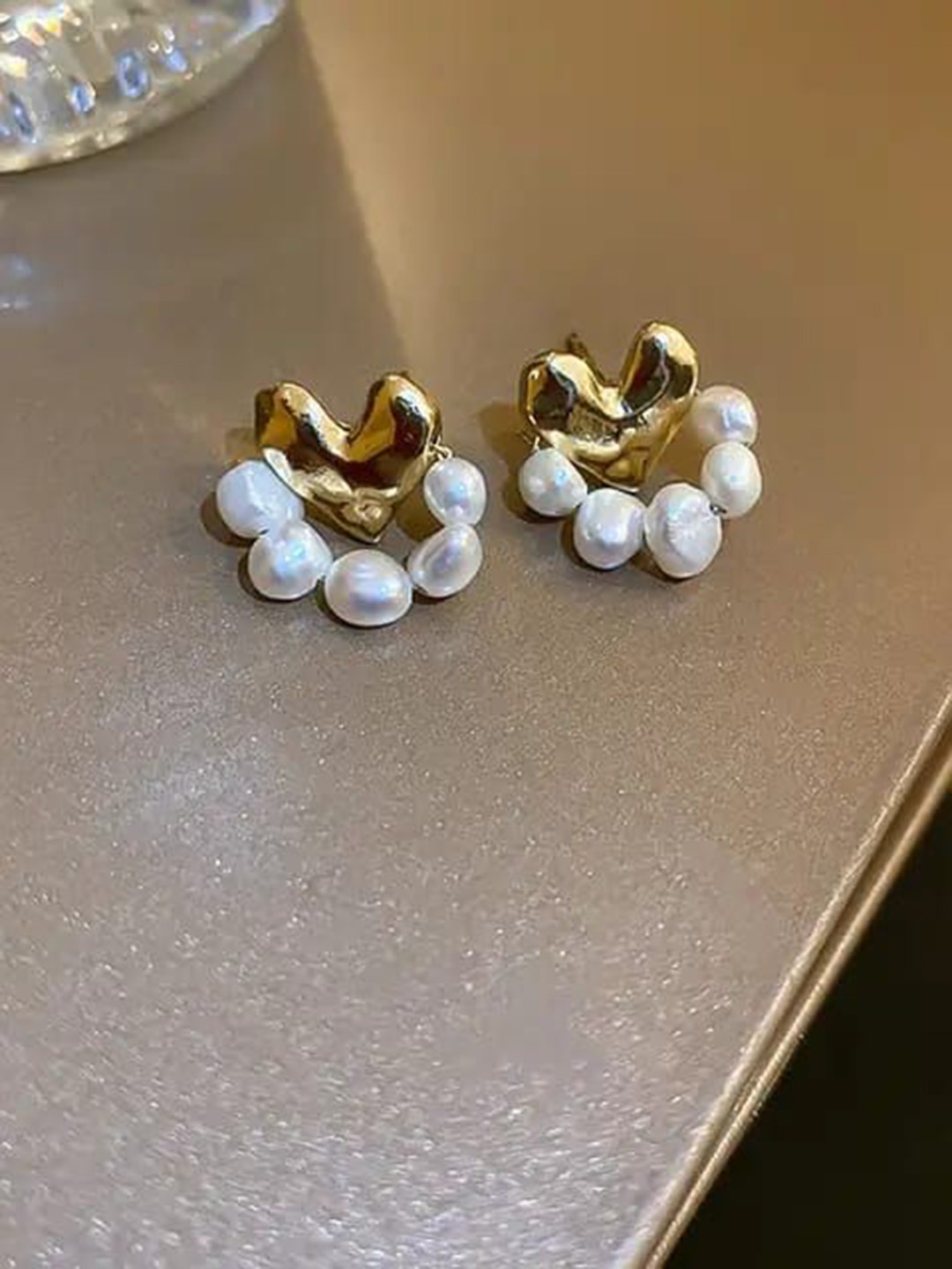 

YU FASHIONS Gold-Plated Freshwater Pearls Beaded Heart Shaped Drop Earrings