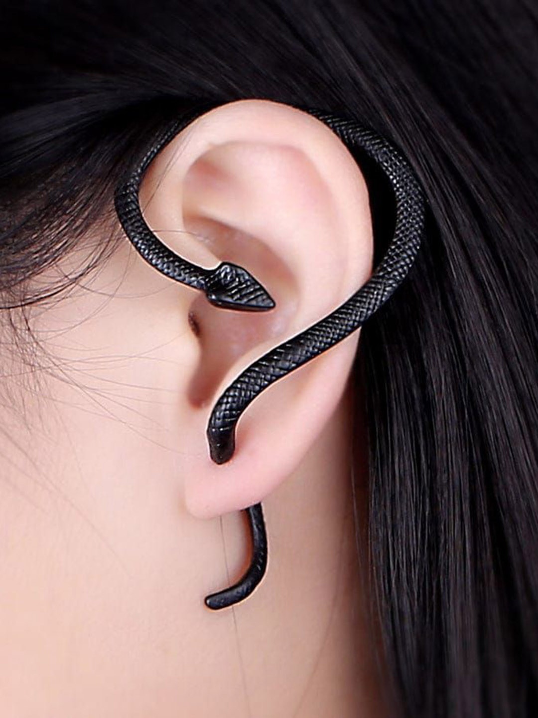 

YU FASHIONS Rhinestone Studded Snake Shaped Stud, Black