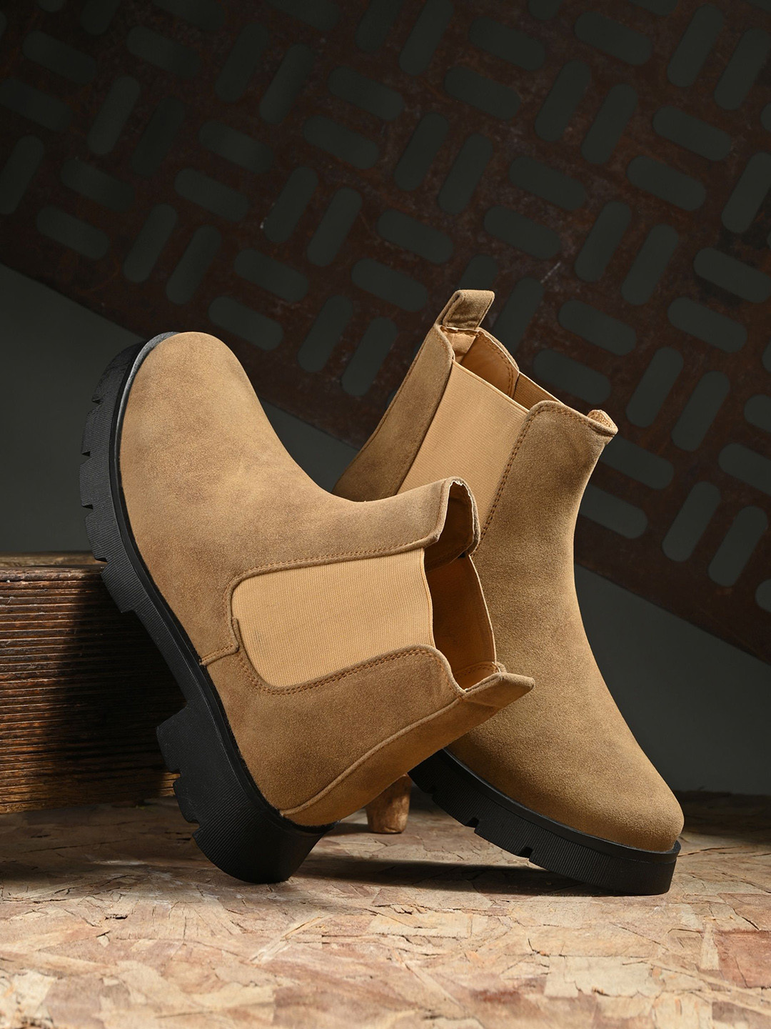 

The Roadster Lifestyle Co Women Block Heeled Chelsea Boots, Beige