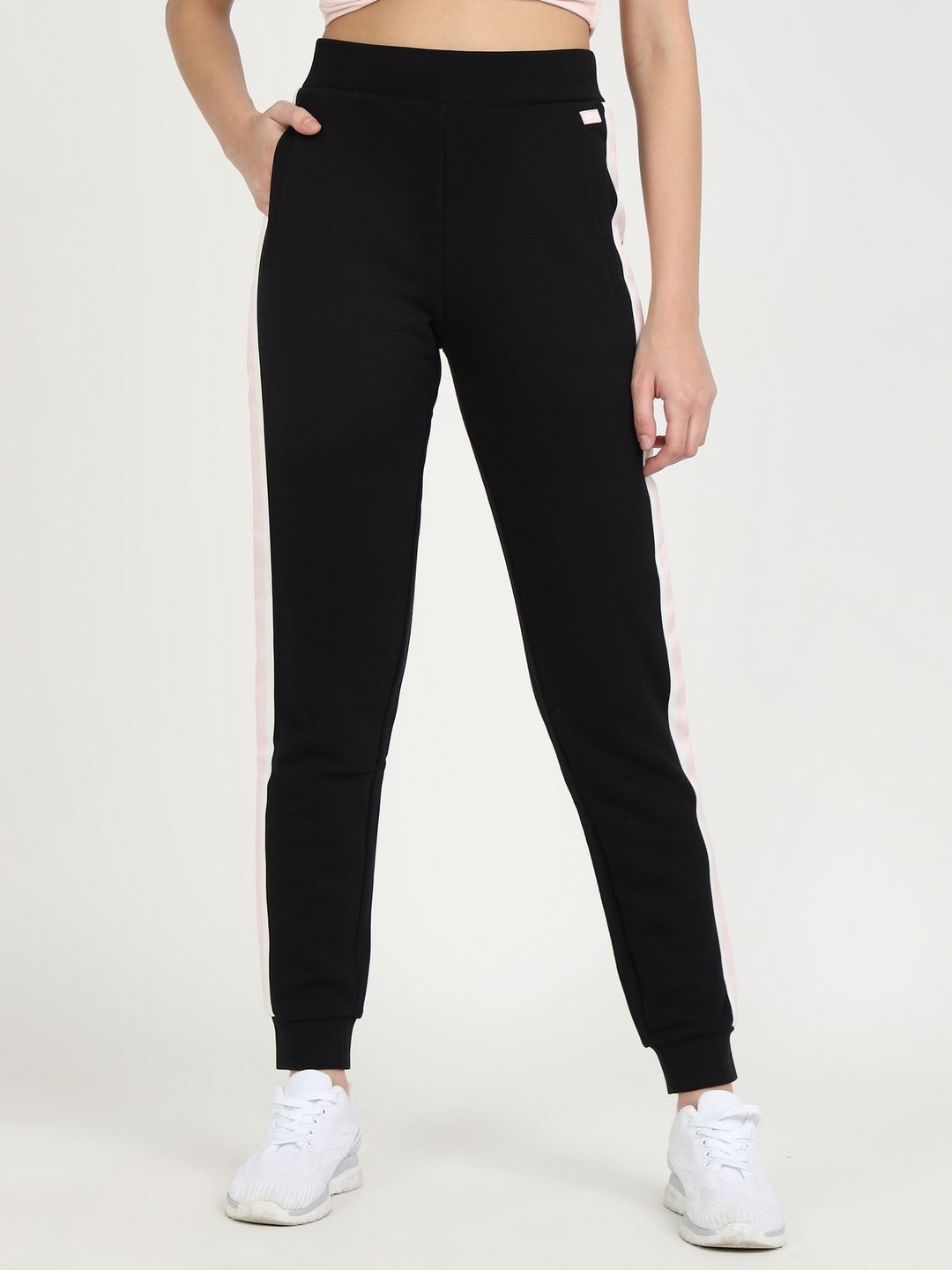 

GUESS Women Mid Rise Joggers, Black