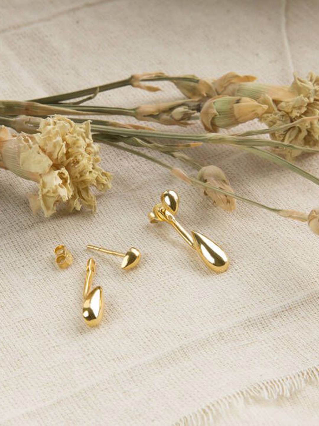 

YU FASHIONS Gold Plated Geometric Drop Earrings
