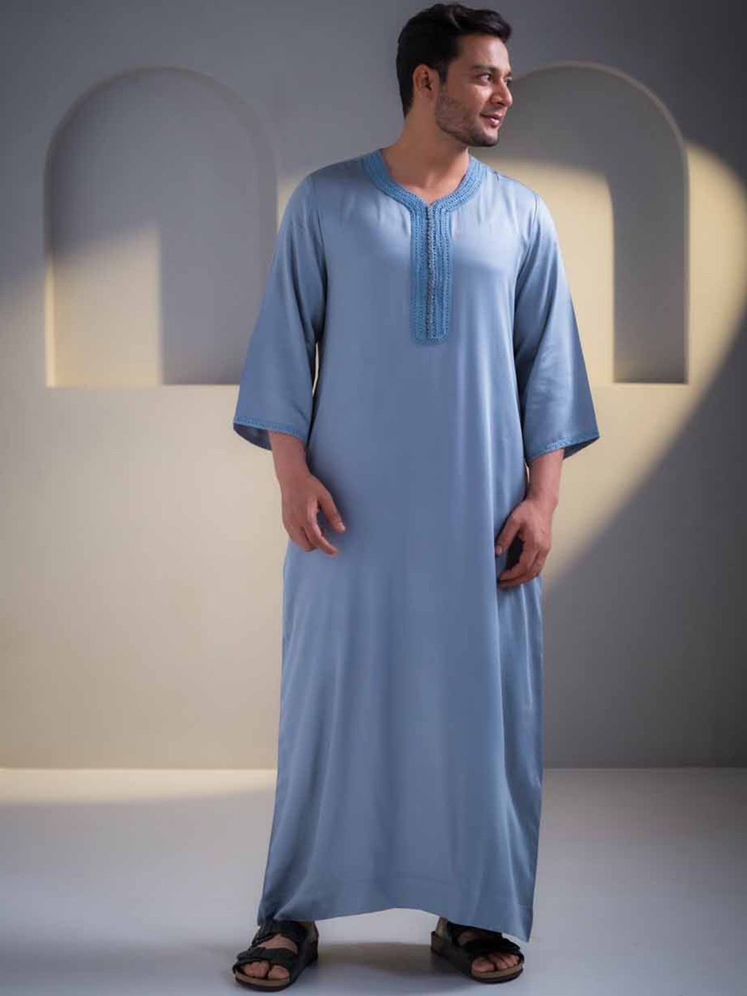 

MASHROO Erkek V-Neck Straight Thobe, Blue