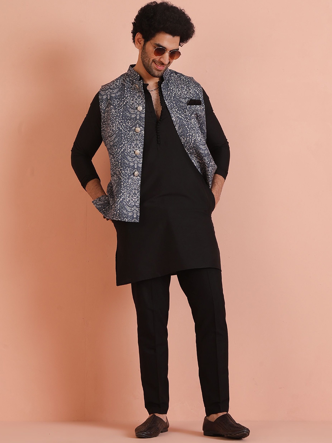 

KISAH Ethnic Motifs Printed Mandarin Collar Straight Kurta with Trousers & Jacket, Black