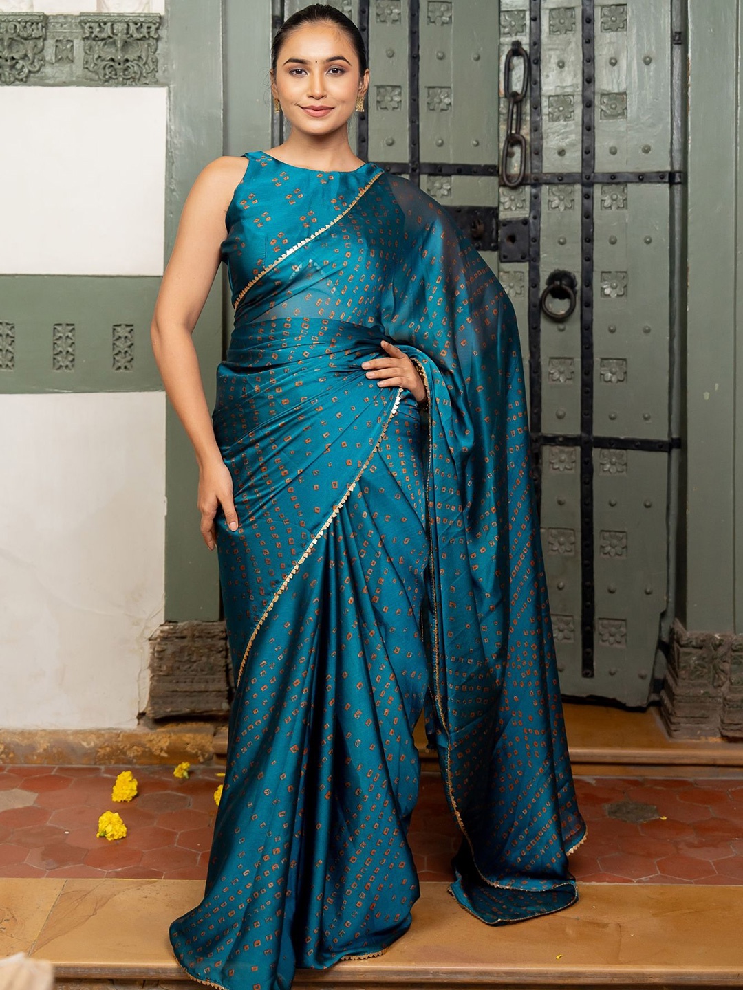 

MIRCHI FASHION Printed Sequinned Bandhani Saree, Turquoise blue