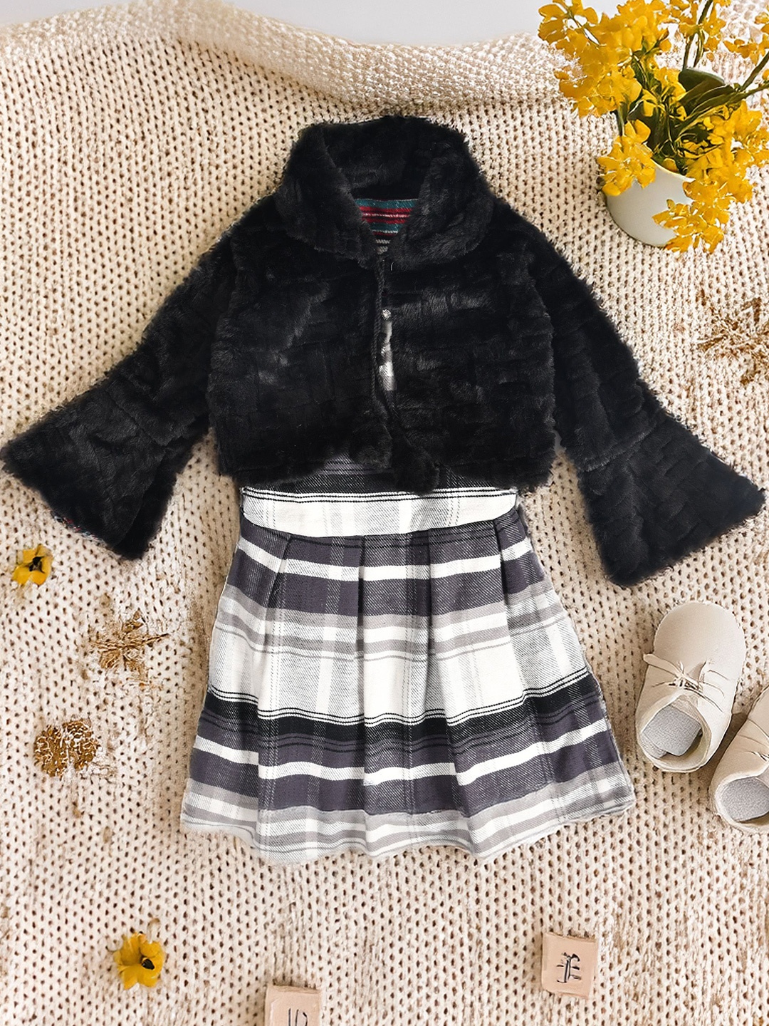 

Bella Moda Girls Checked Woollen Tie-Up Neck Fit & Flare Dress, Black