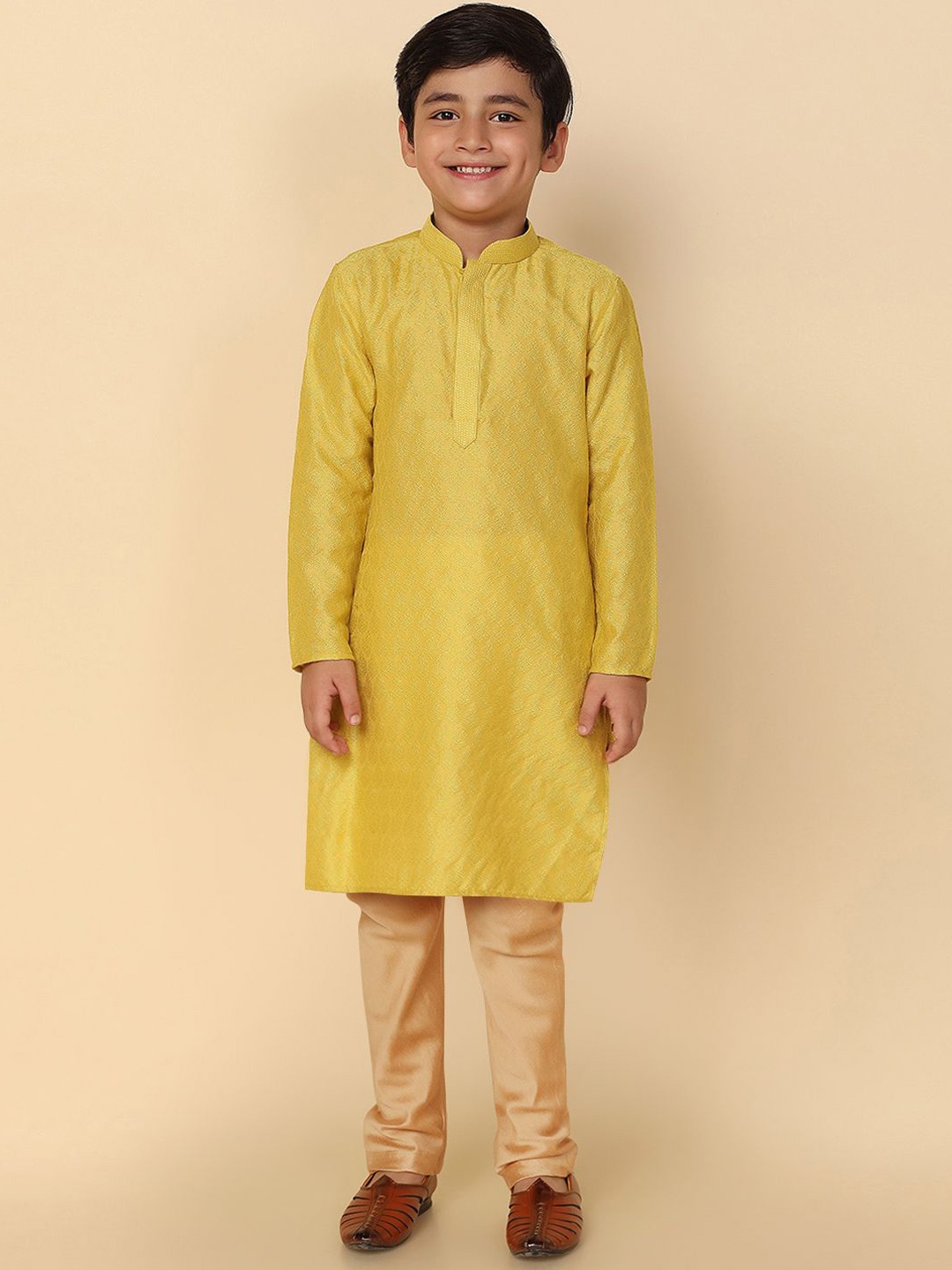 

KISAH Boys Floral Embroidered Mandarin Collar Straight Kurta With Pyjamas, Yellow