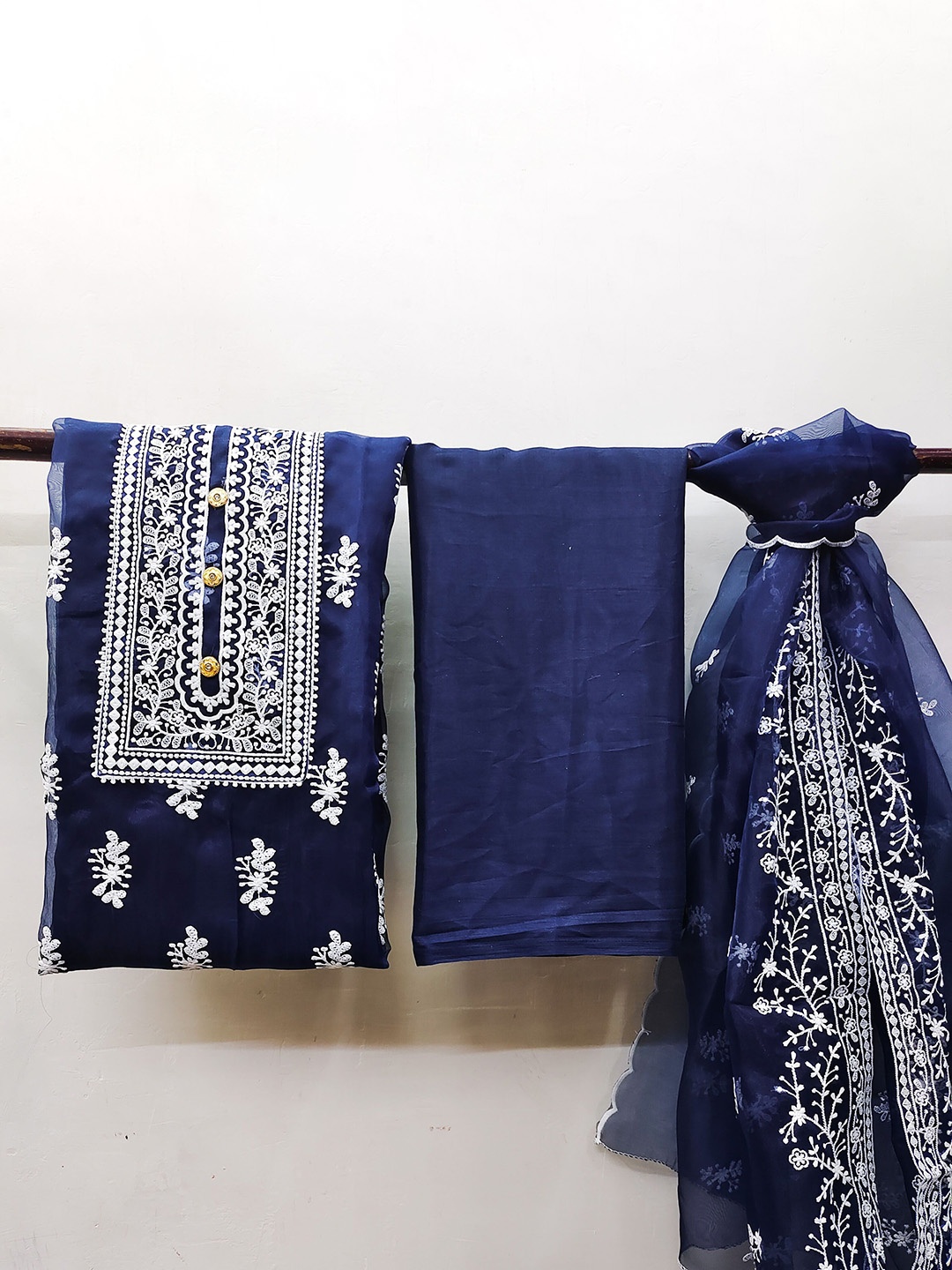 

Maroosh Floral Embroidered Organza Unstitched Dress Material, Blue
