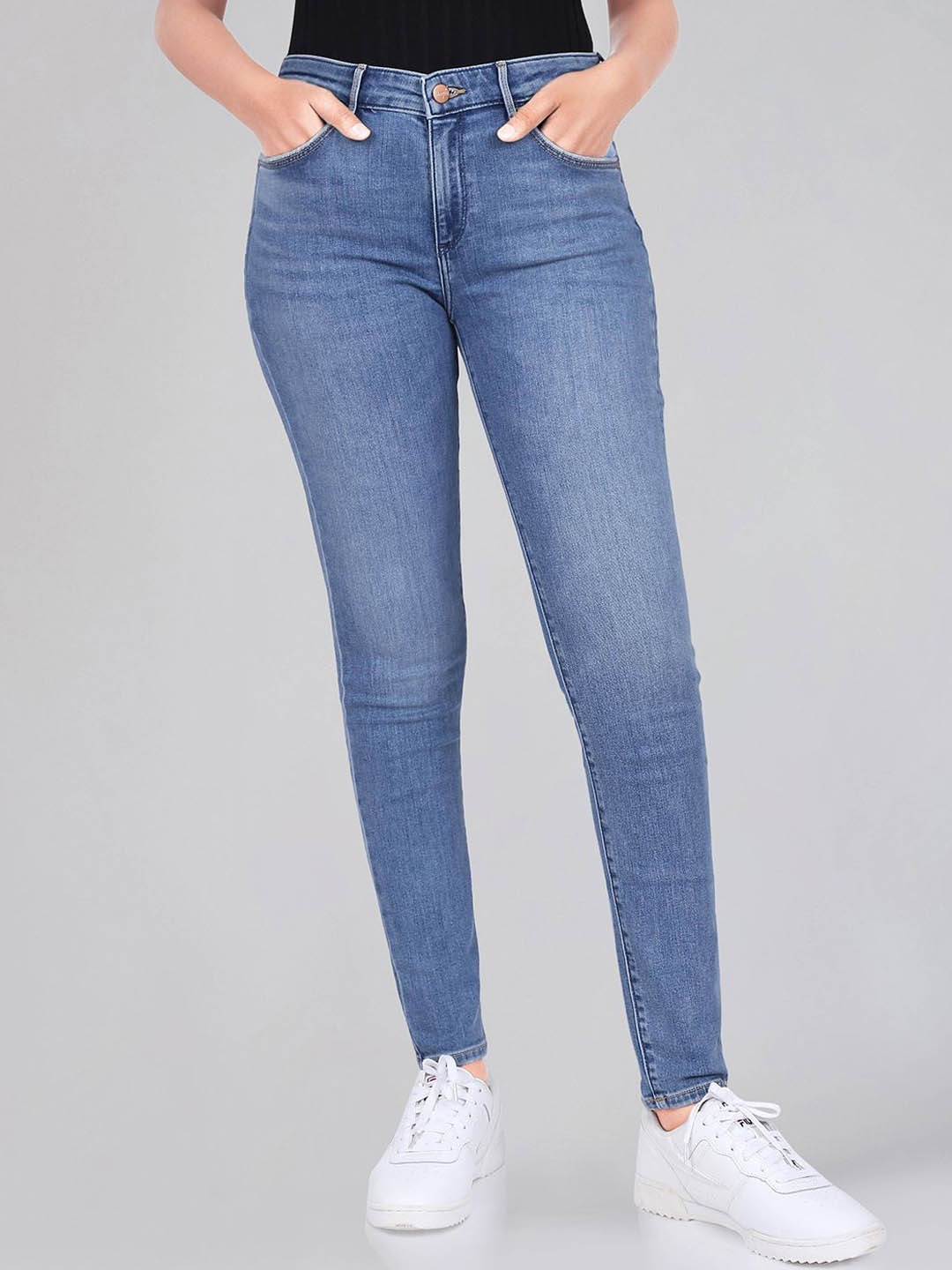

Wrangler Women Skinny Fit Light Fade Stretchable Jeans, Blue
