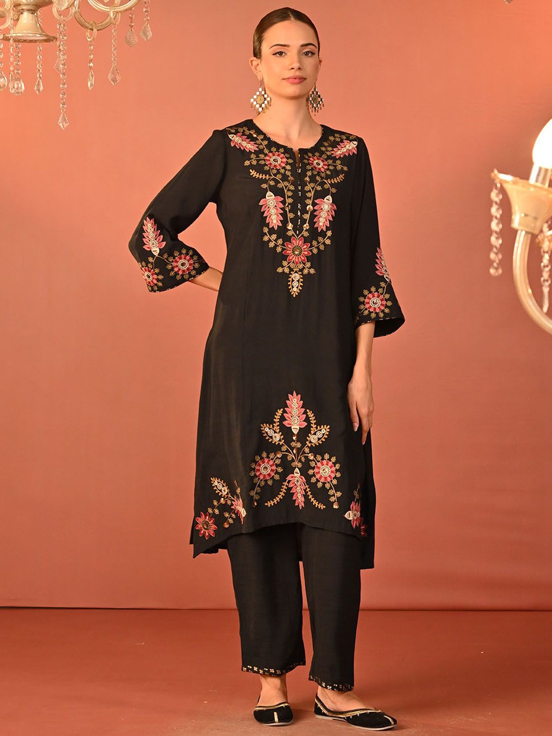 

Lakshita Embroidered Linen Tunic With Trouser, Black