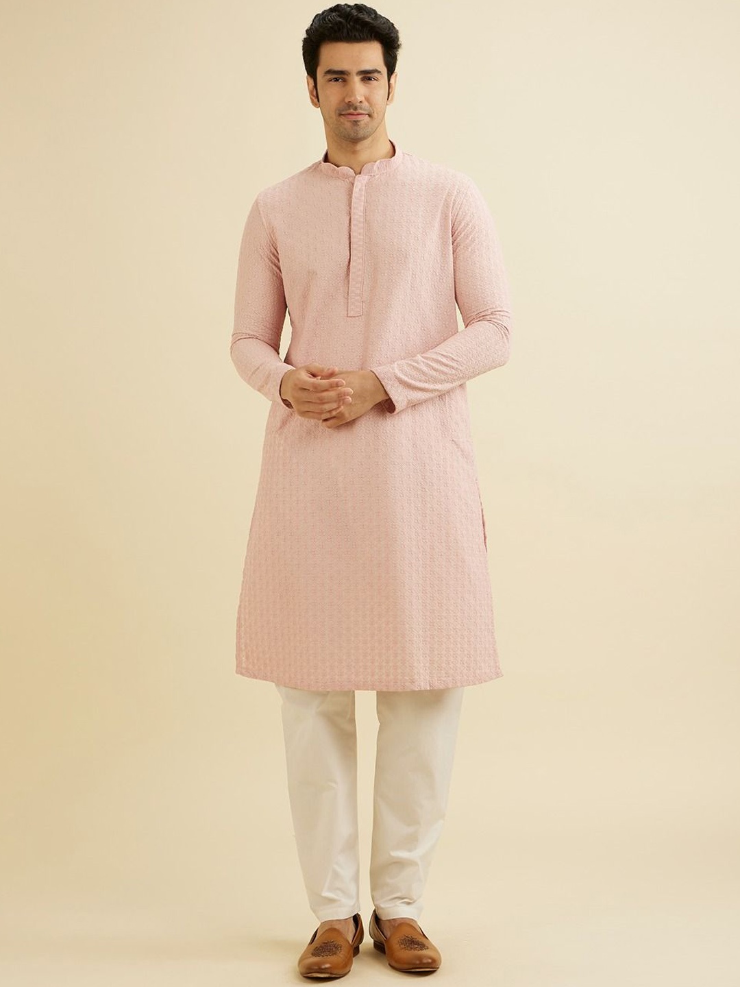 

Manyavar Floral Embroidered Chikankari Mandarin Collar Kurta With Trousers, Pink