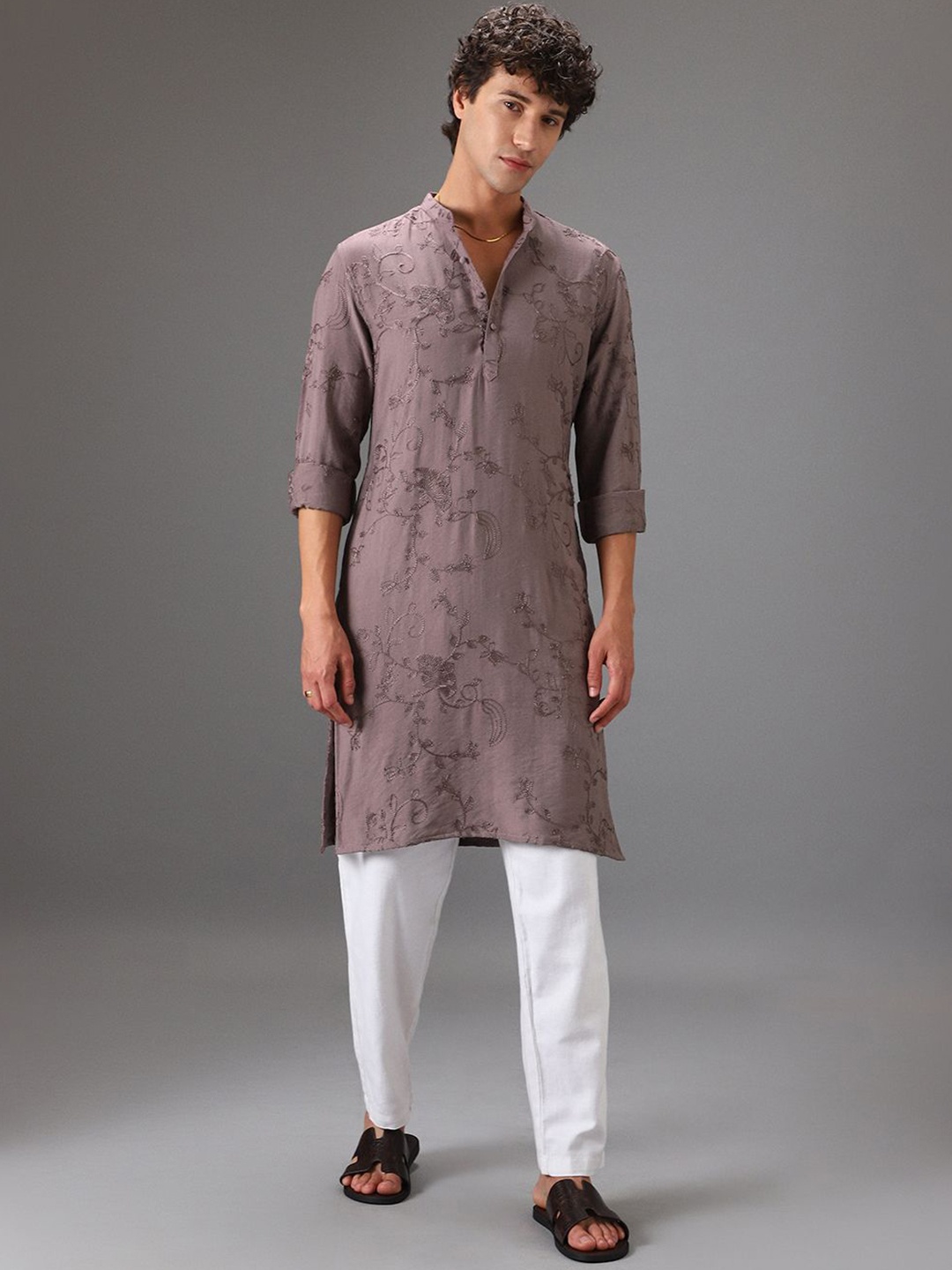 

Banana Club Floral Embroidered Thread Work Mandarin Collar Straight Kurta, Mauve