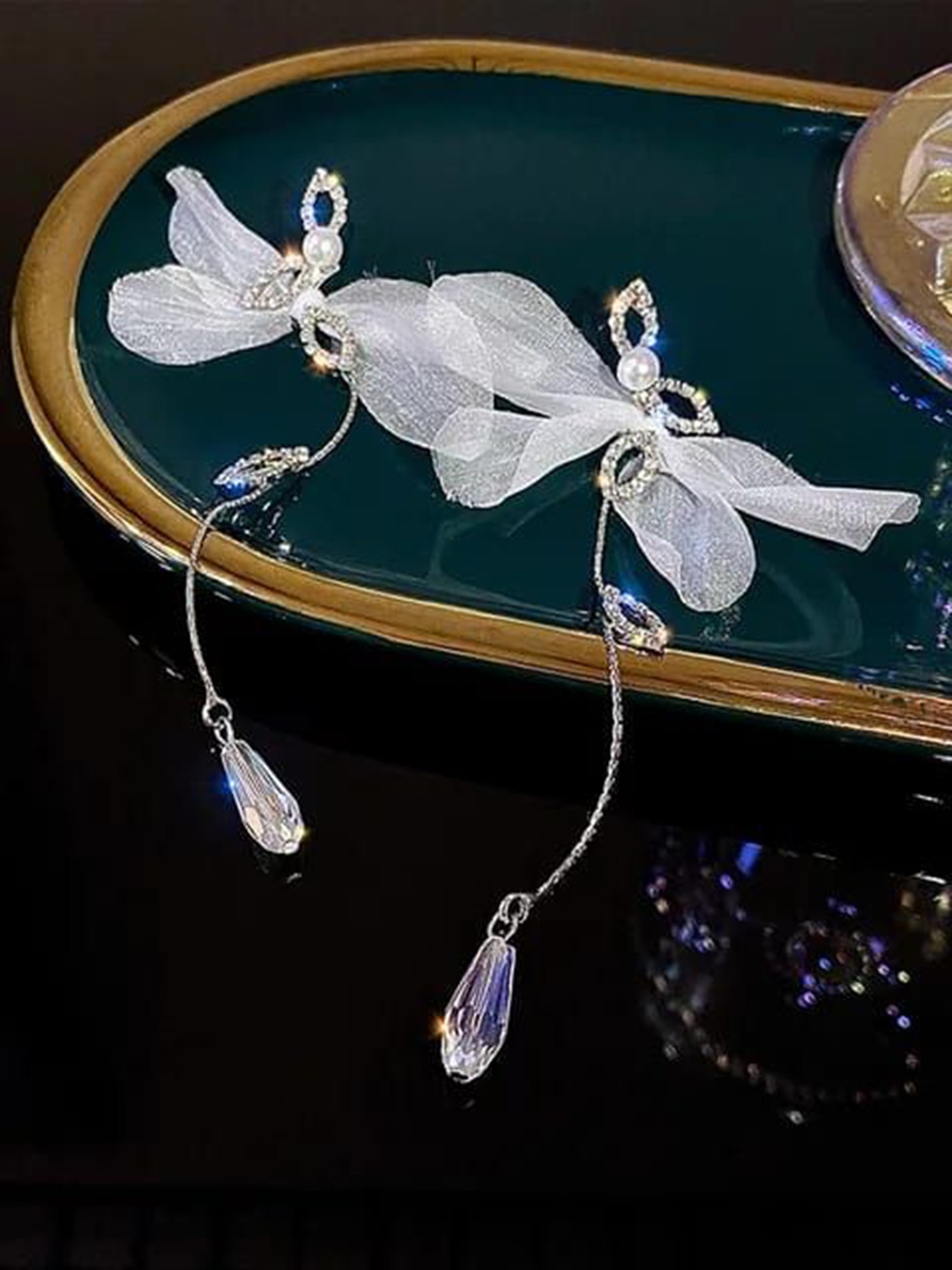

YU FASHIONS Rhinestone Studded & Pearls Beaded Knot Drop Earrings, White