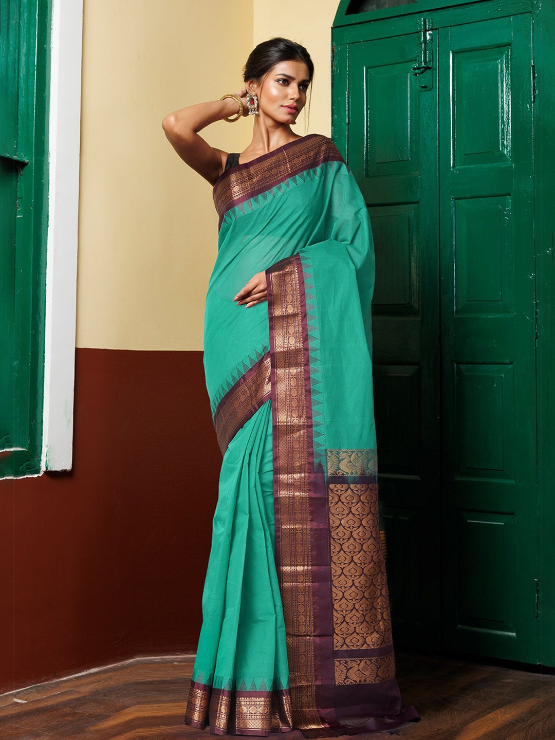 

Unnati Silks Woven Design Zari Pure Cotton Handloom Gadwal Saree, Green