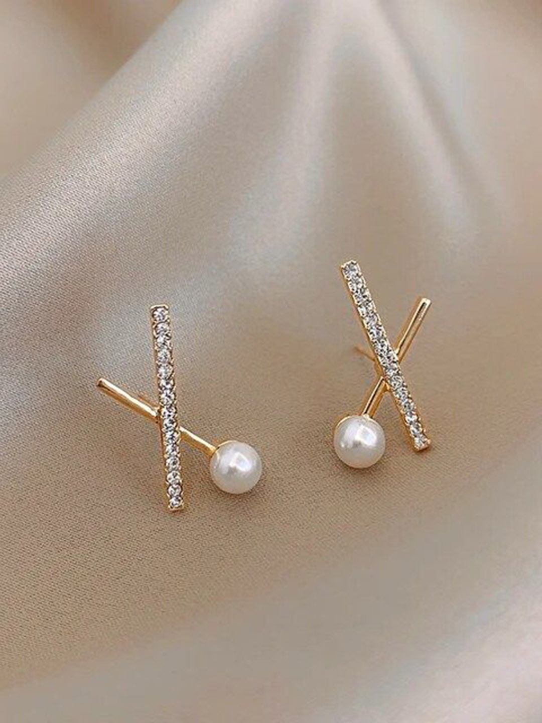 

YU FASHIONS Gold-Plated Pearl Studded Geometric Drop Earrings
