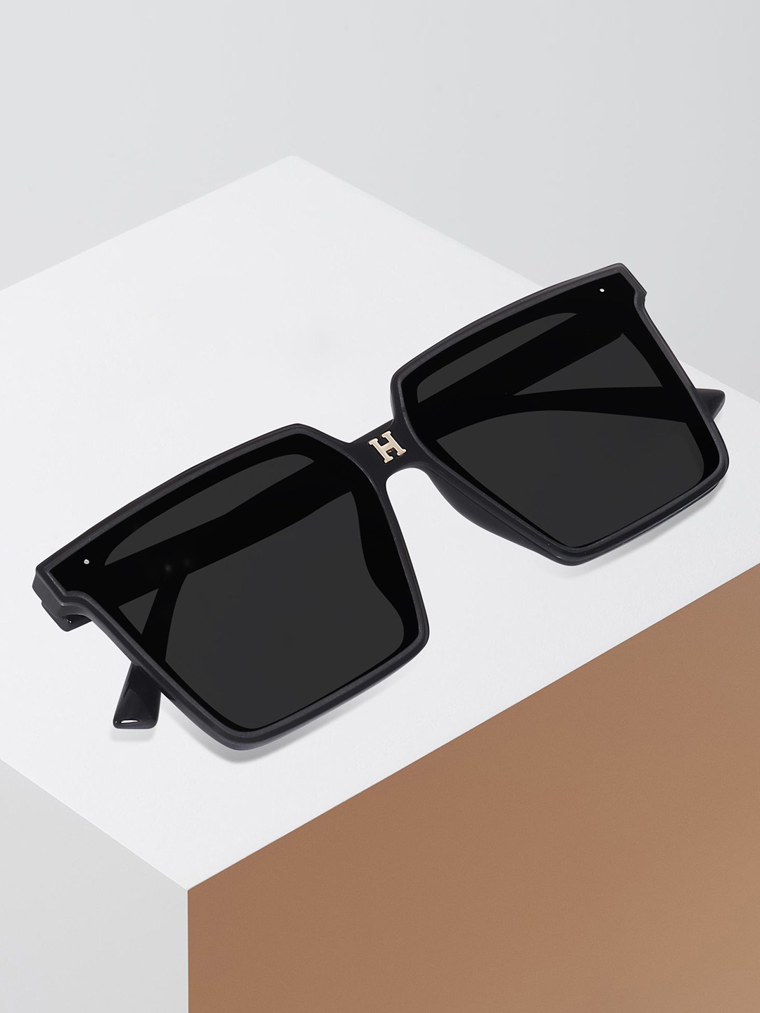 

Peter Jones Eyewear Unisex Oversized Square Sunglasses with UV Protected Lens 58033B, Black