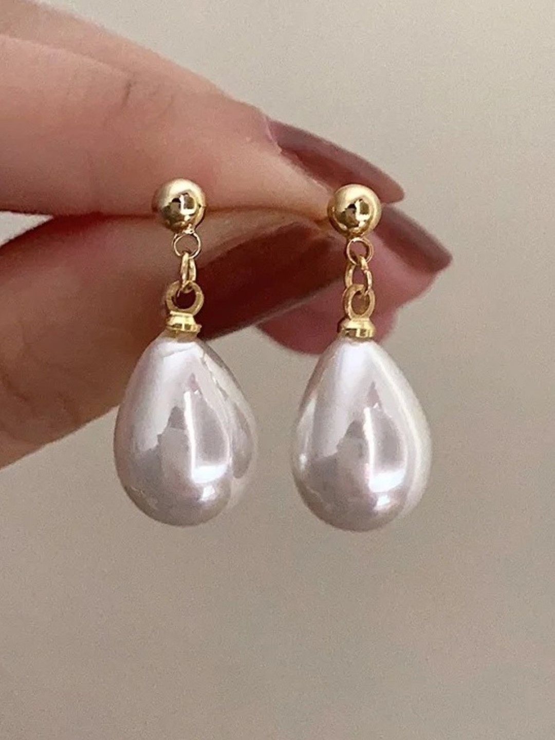 

EL REGALO Contemporary Drop Earrings, White