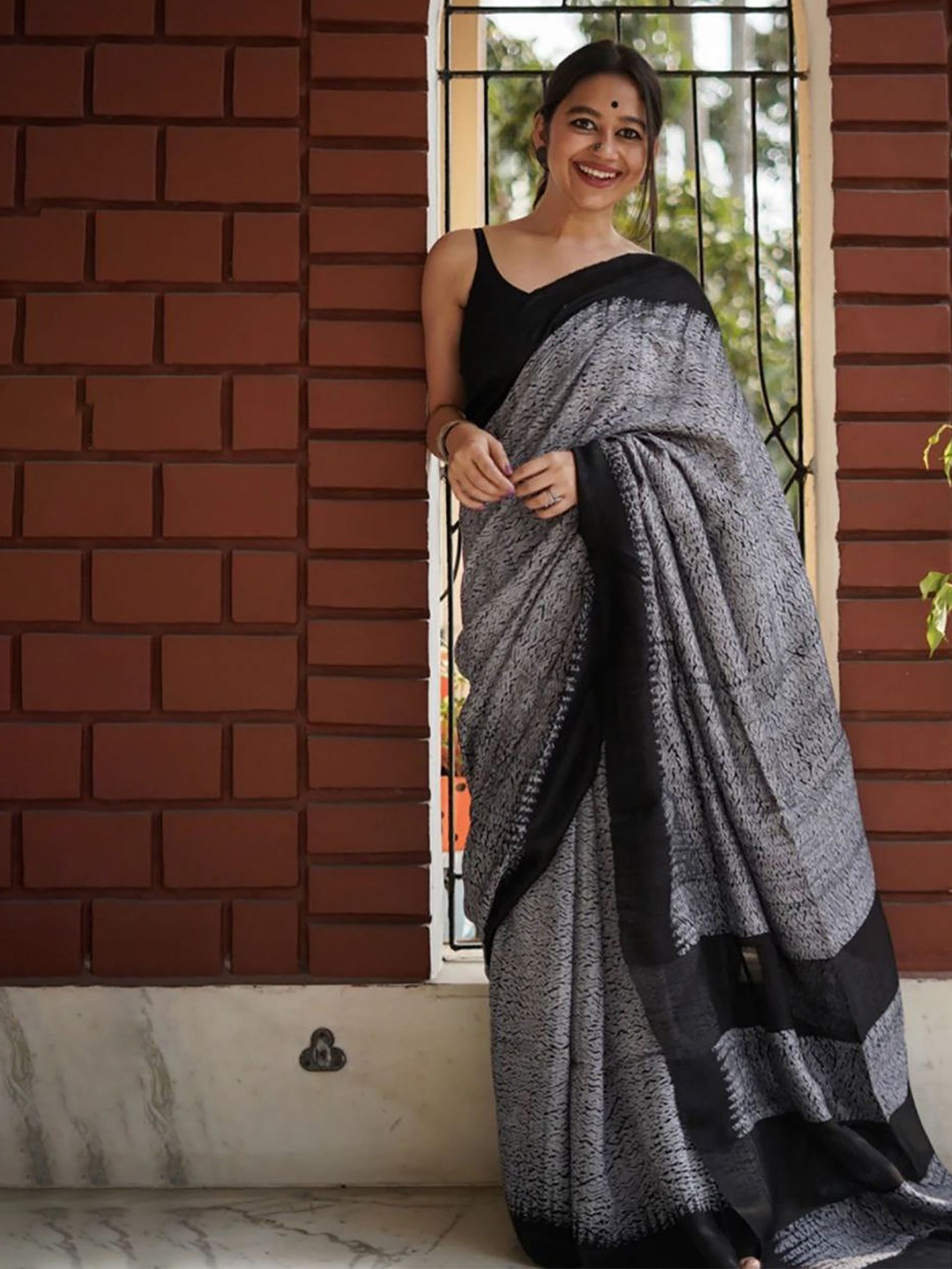 

KALINI Woven Design Banarasi Saree, Grey