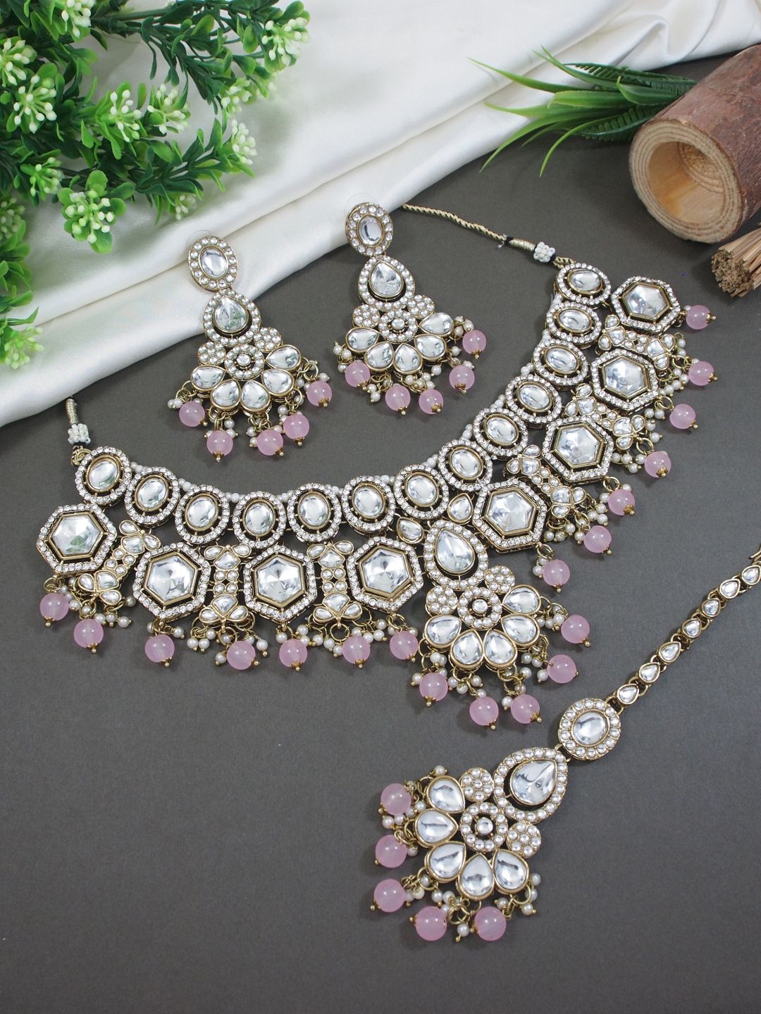 

I Jewels Gold-Plated Kundan Studded & Pearl Beaded Jewellery Set