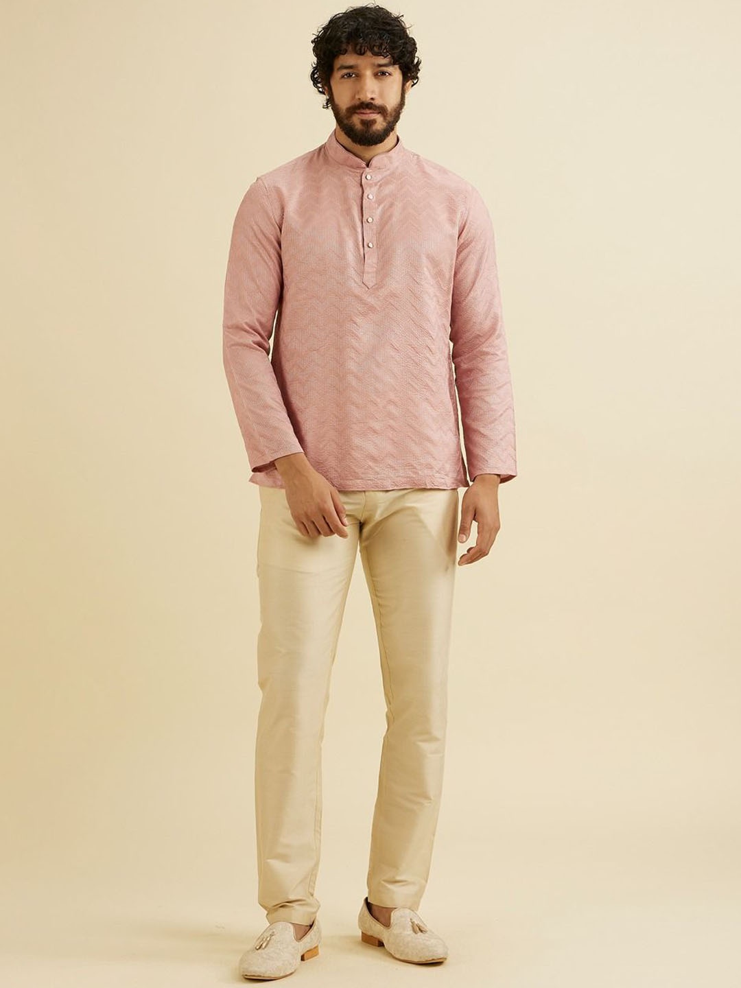 

Manyavar Geometric Embroidered Thread Work Thread Work Straight Short Kurta, Pink