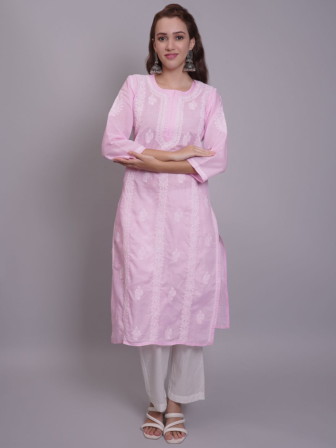 

Seva Chikan Ethnic Motifs Embroidered Round Neck Three Quarter Sleeves Straight Kurta, Pink