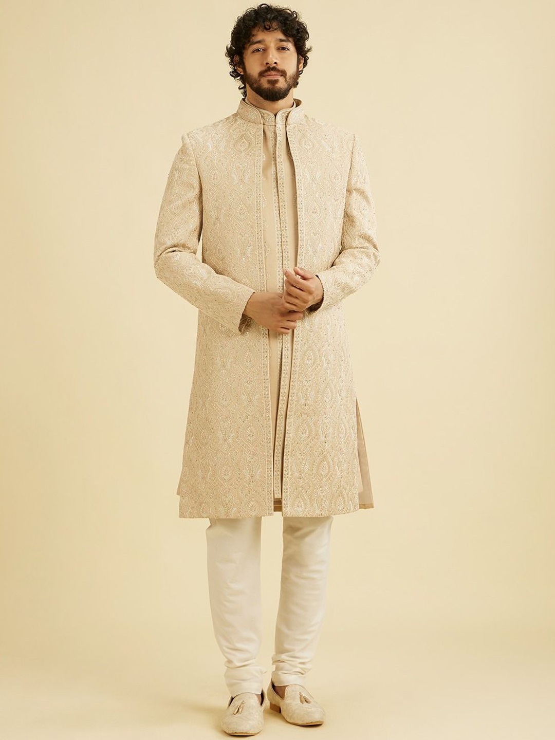 

Manyavar Men Embroidered Sherwani Set, Beige