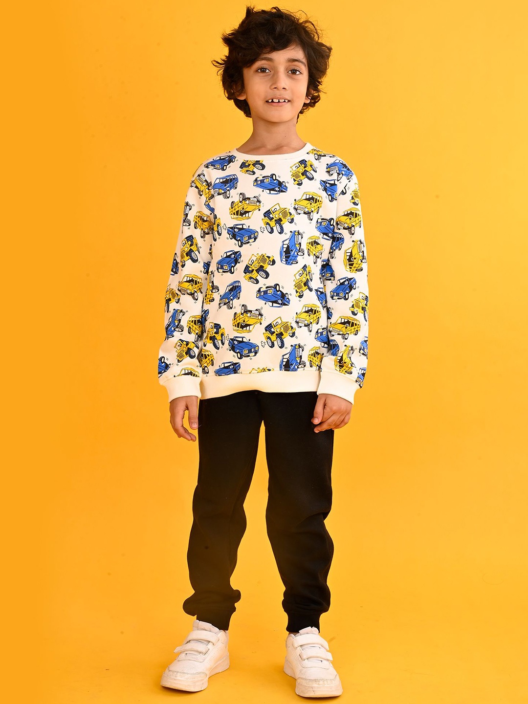 

Anthrilo Boys Printed Sweatshirt With Joggers, White