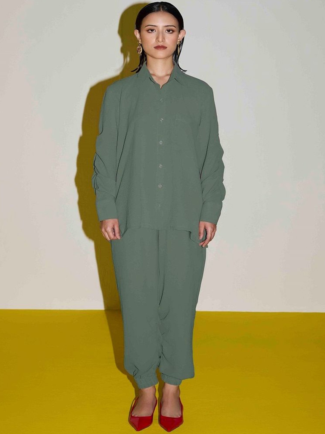 

SIL SILA Shirt Collar Long Sleeves Shirt With Jogger, Green