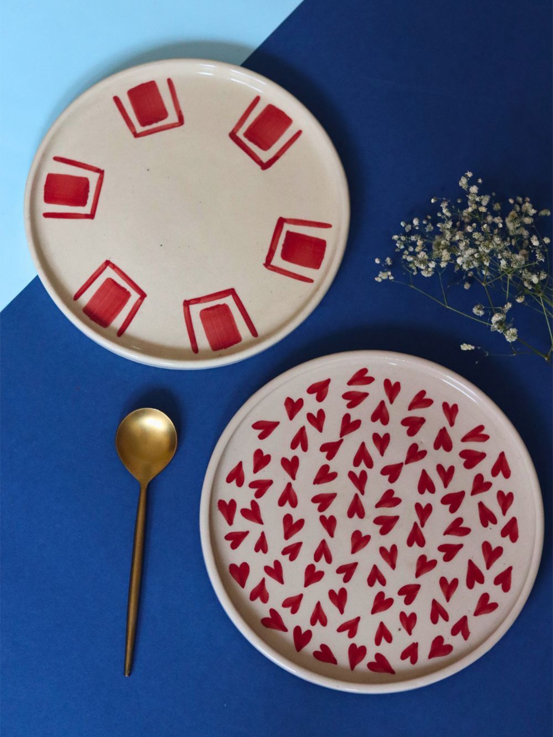 

WEAVING HOMES White & Red 2 Pieces Printed Ceramic Plates