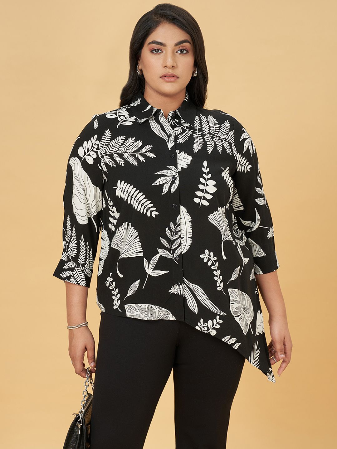 

Honey Curvytude by Pantaloons Women Floral Printed Casual Top, Black