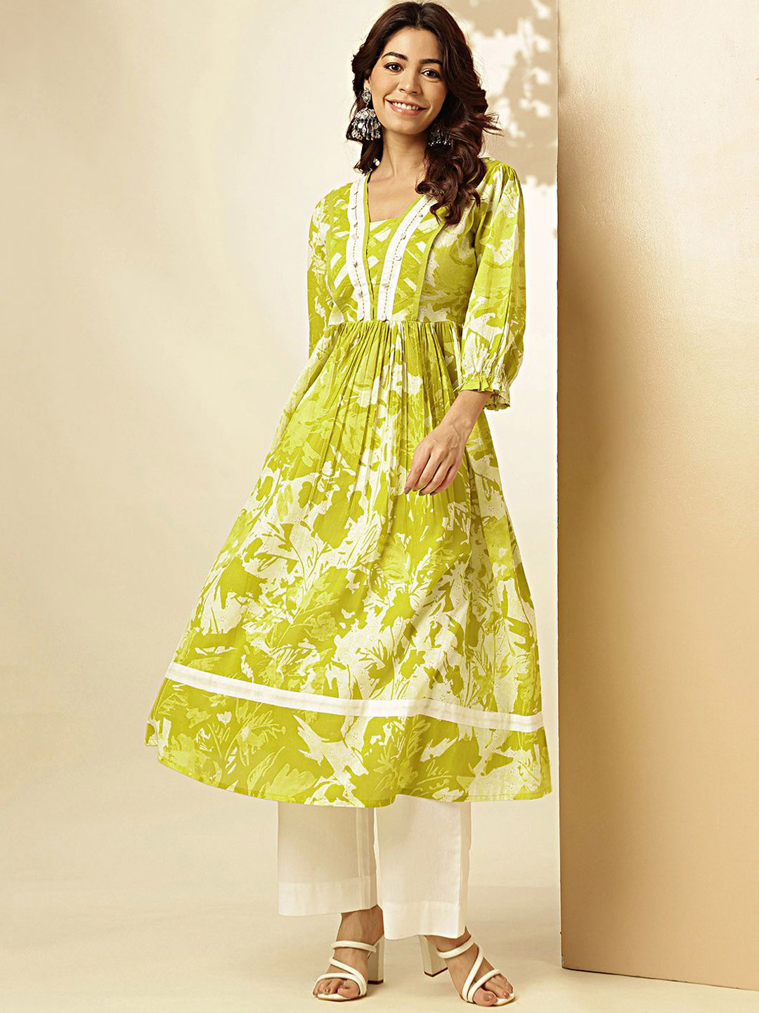

Vbuyz Floral Printed V-Neck Puff Sleeves Flared Anarkali Kurta, Green
