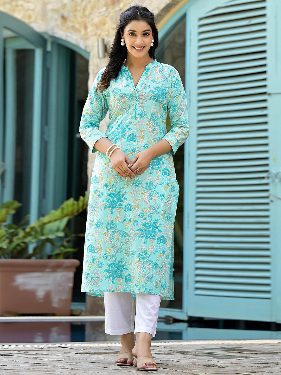 

Peachmode Women Floral Printed Pure Cotton Straight Kurta, Sea green