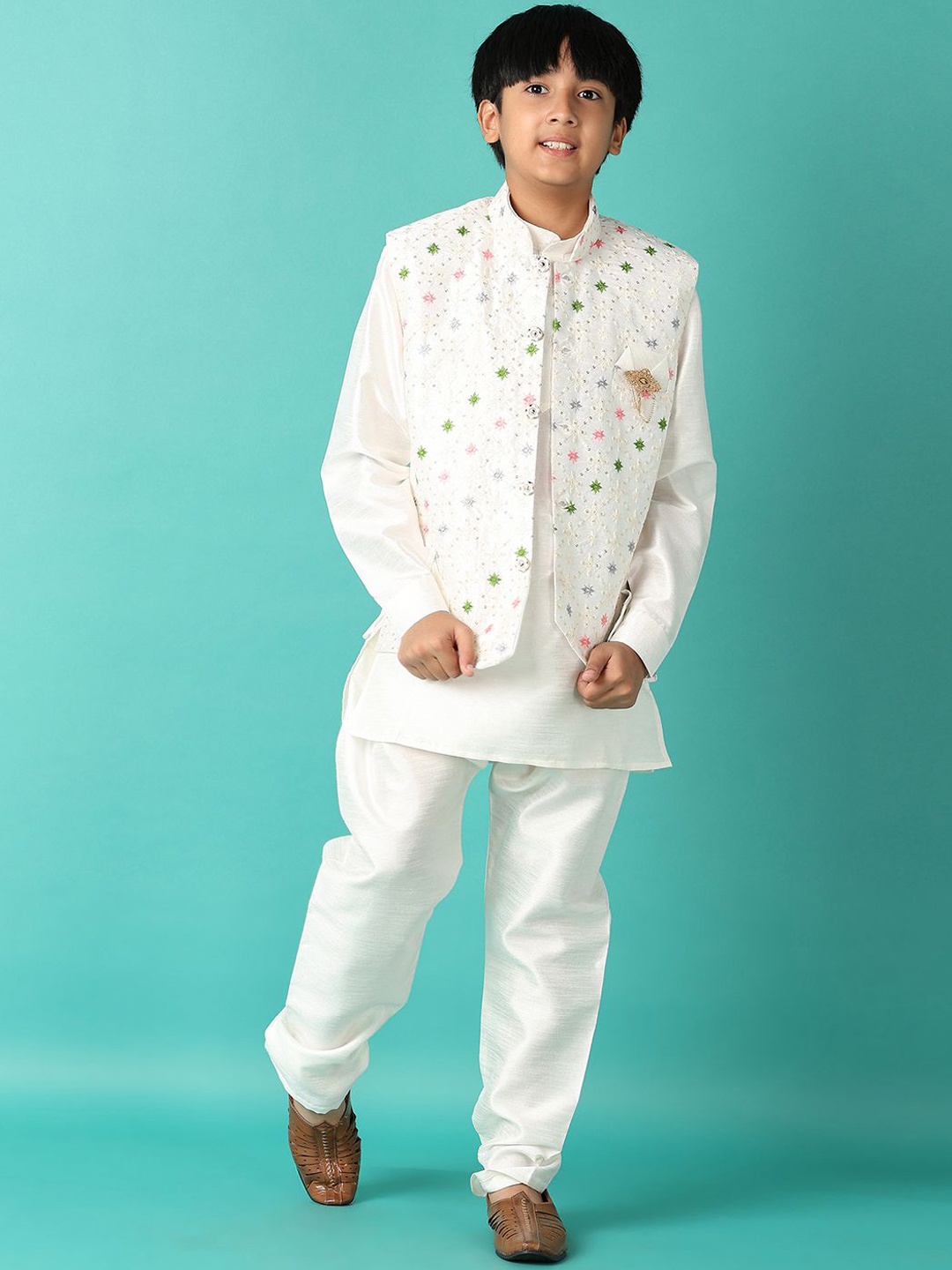 

V-Mart Boys Self Design Mandarin Collar Pure Cotton Straight Kurta with Pyjamas, White