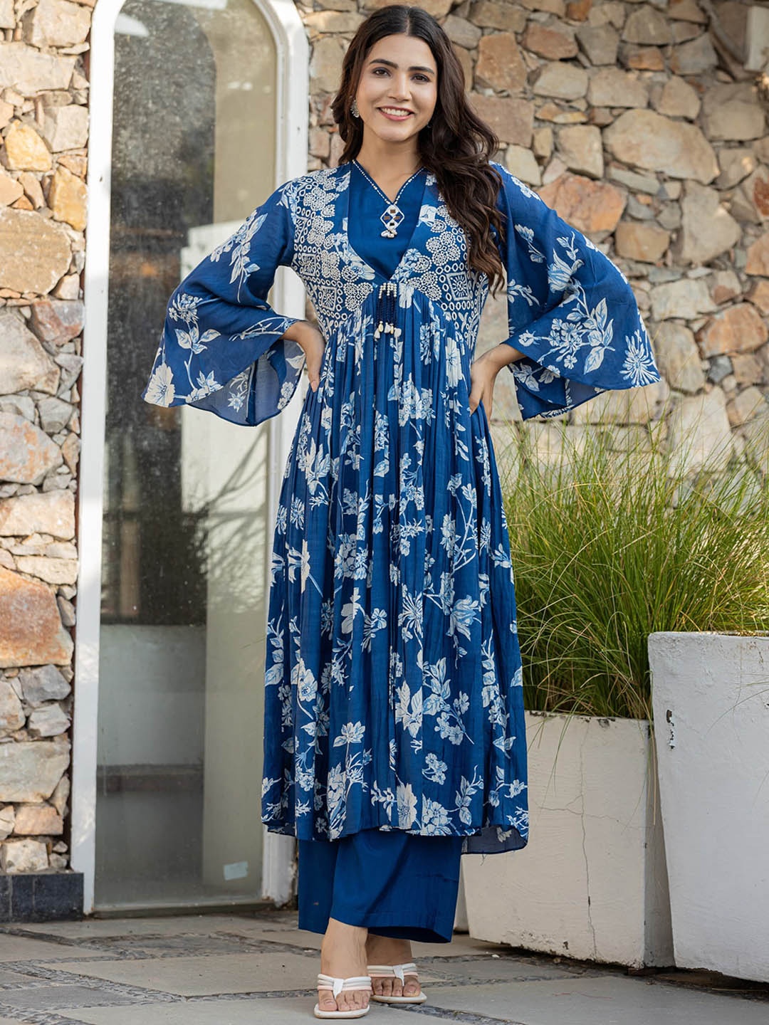 

BAESD Floral Printed V-Neck Pure Cotton Flared Sleeves Anarkali Kurta With Trousers, Blue