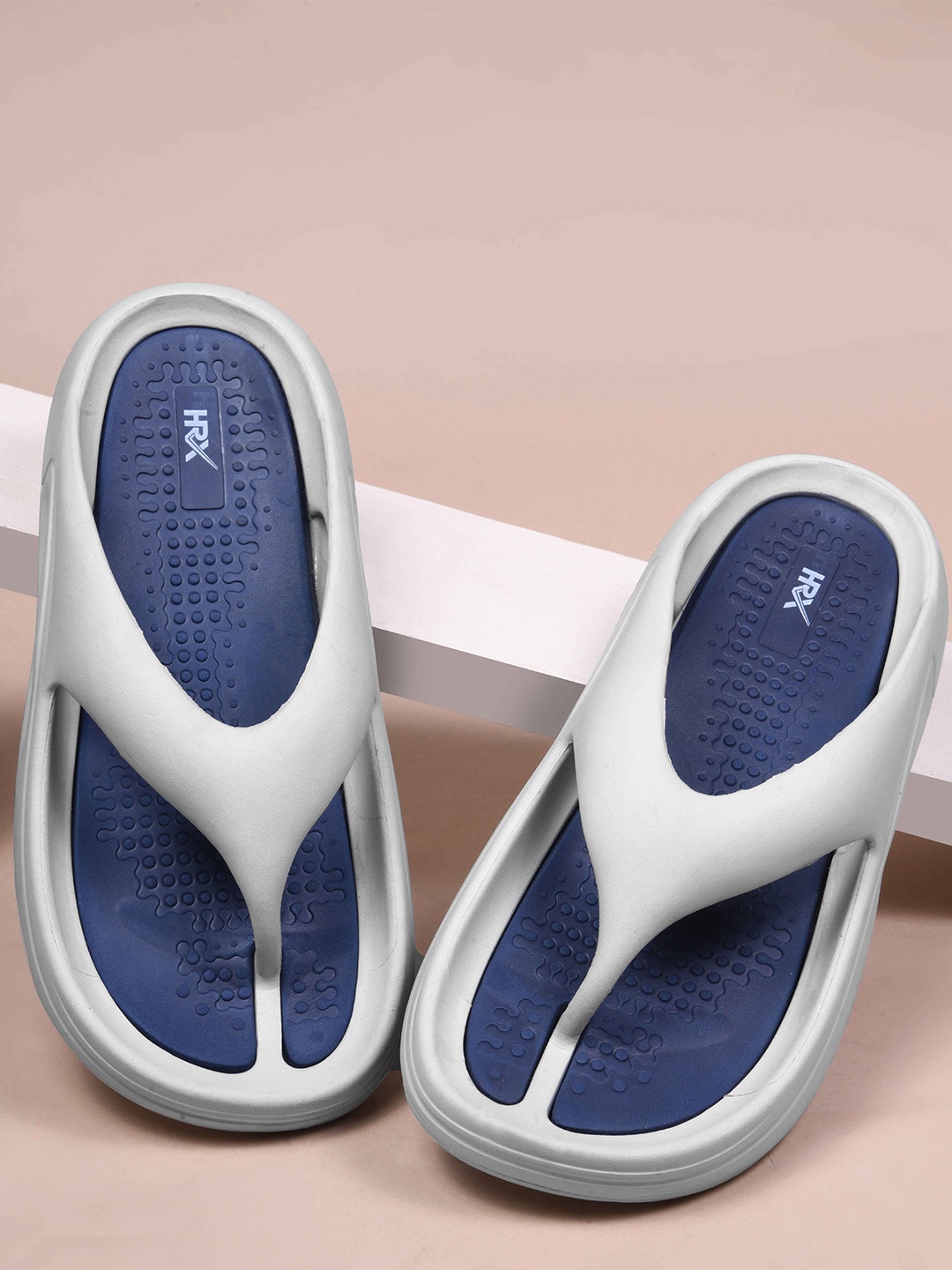

HRX by Hrithik Roshan Men Rubber Clogs, Grey