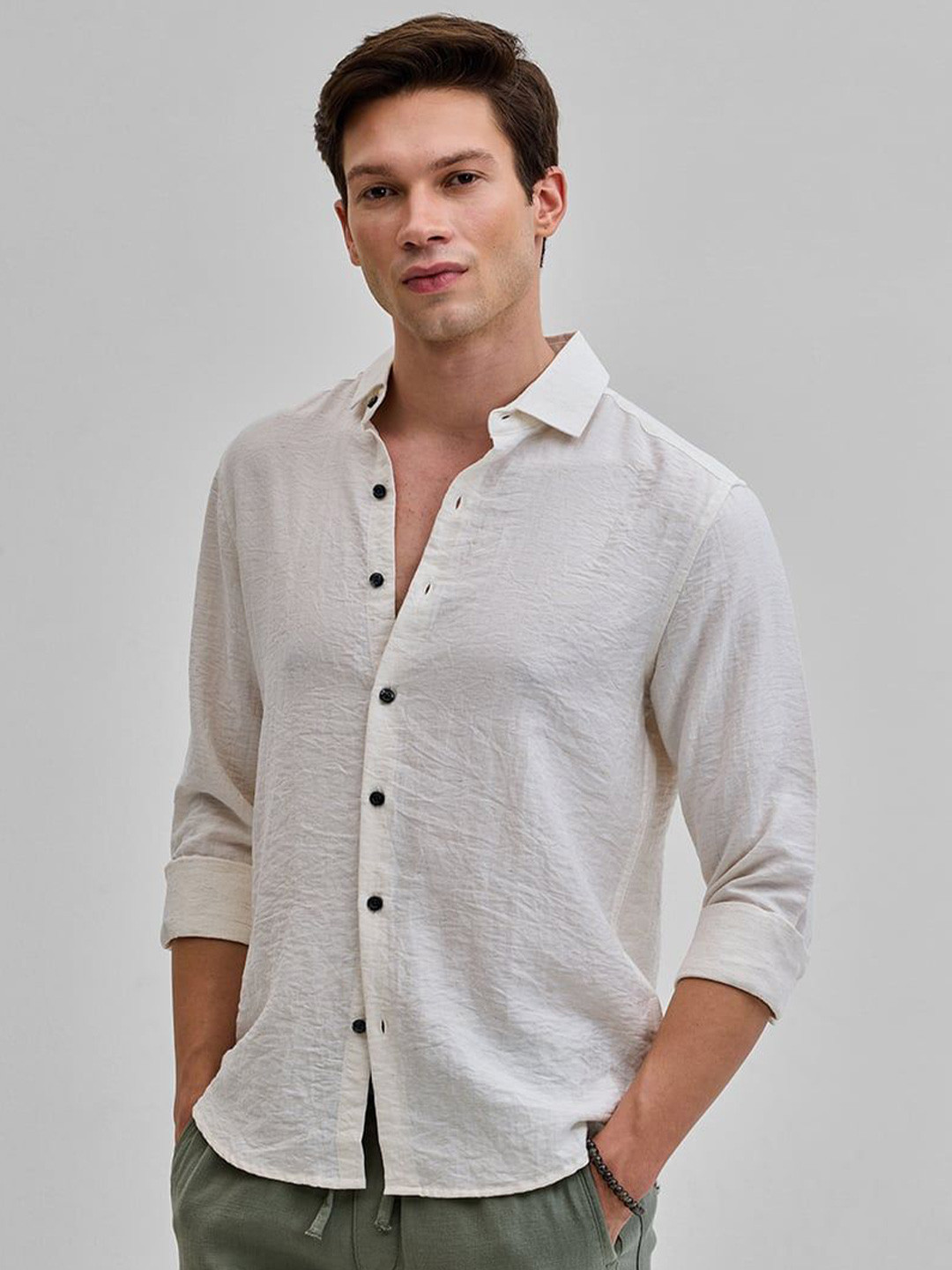 

Snitch Men Smart Spread Collar Solid Linen Casual Shirt, Off white