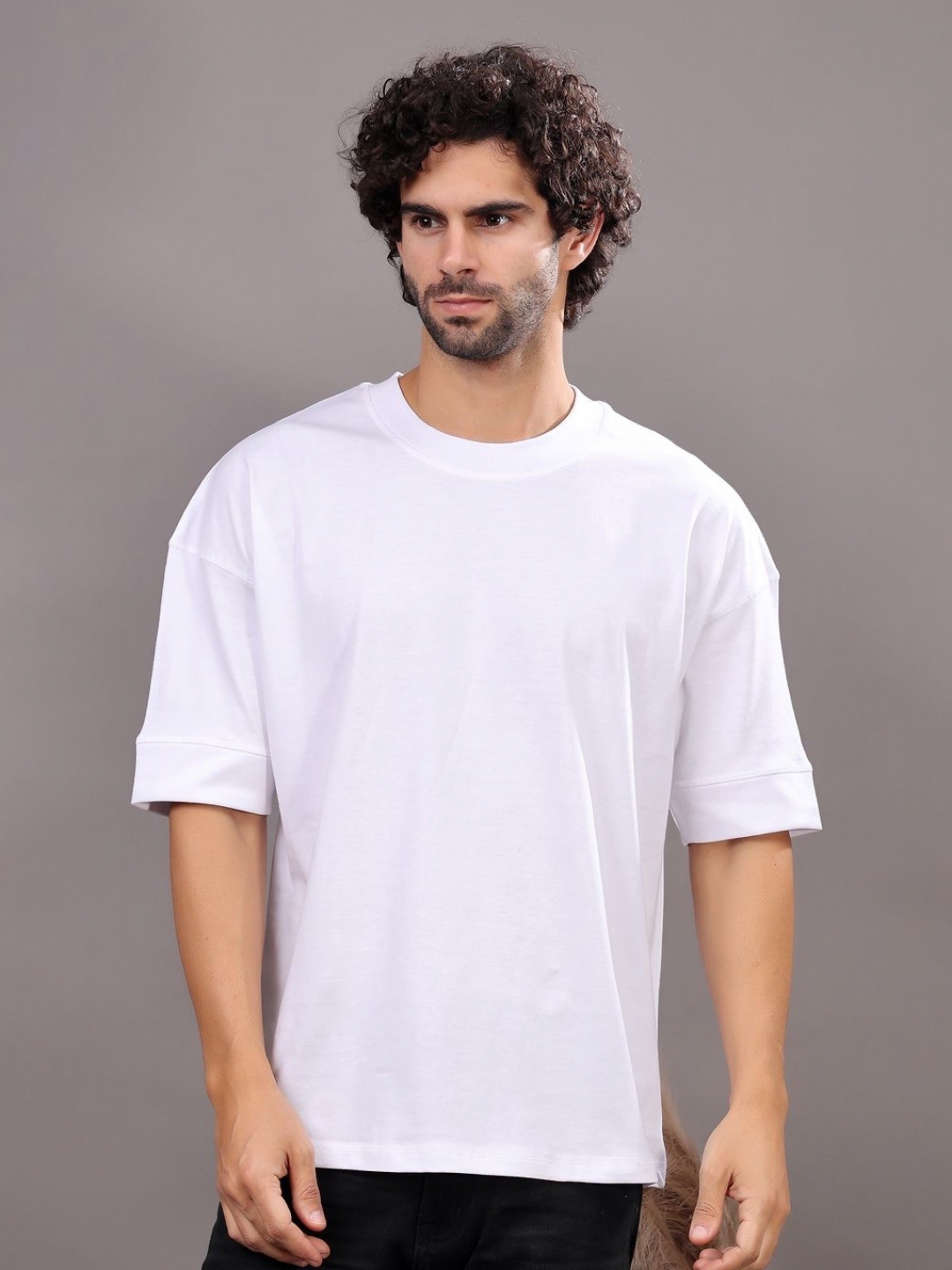 

Friskers Men Solid Round Neck Cotton T-shirt, White