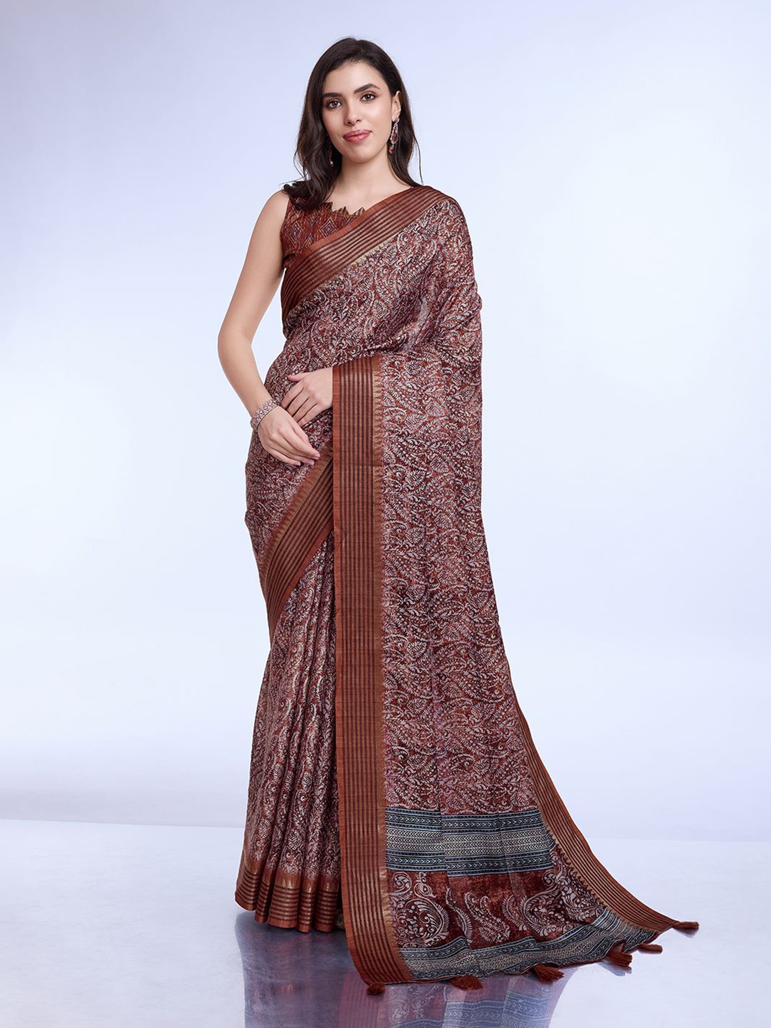 

Ishin Ethnic Motifs Printed Zari Saree With Blouse Piece, Maroon