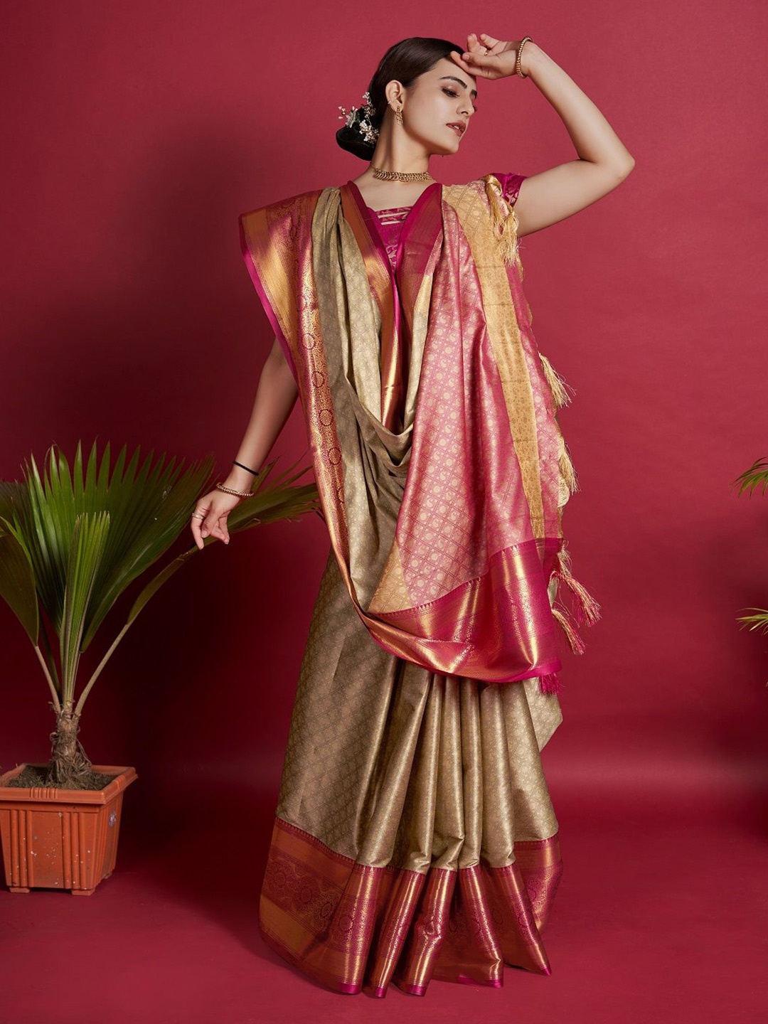 

Suha Ethnic Motifs Zari Pure Silk Banarasi Saree, Green
